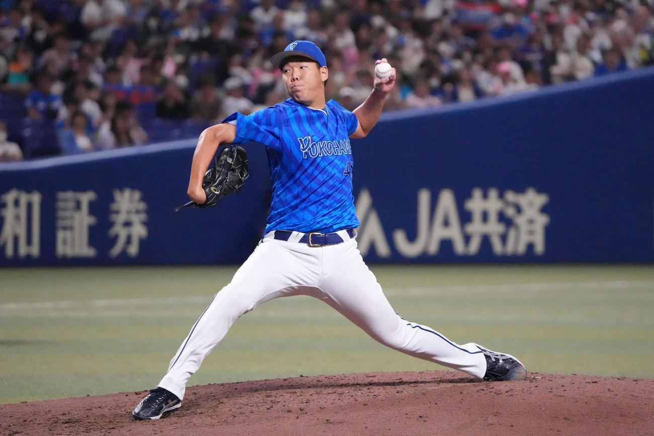 中日対DeNA 3回裏、力投するDeNA先発の松本隆（撮影・森本幸一）