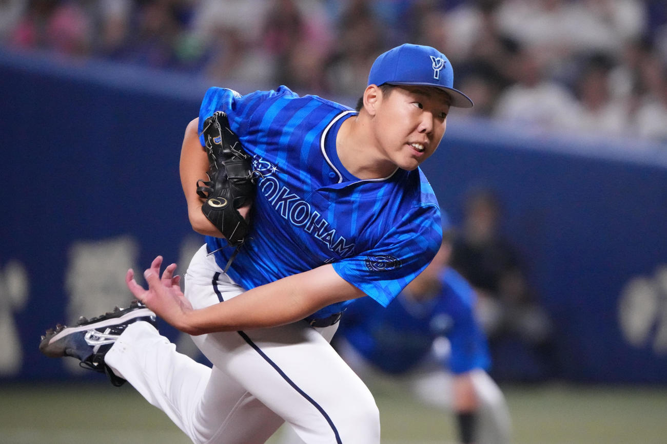 中日対DeNA 1回裏、登板するDeNA先発の松本隆（撮影・森本幸一）