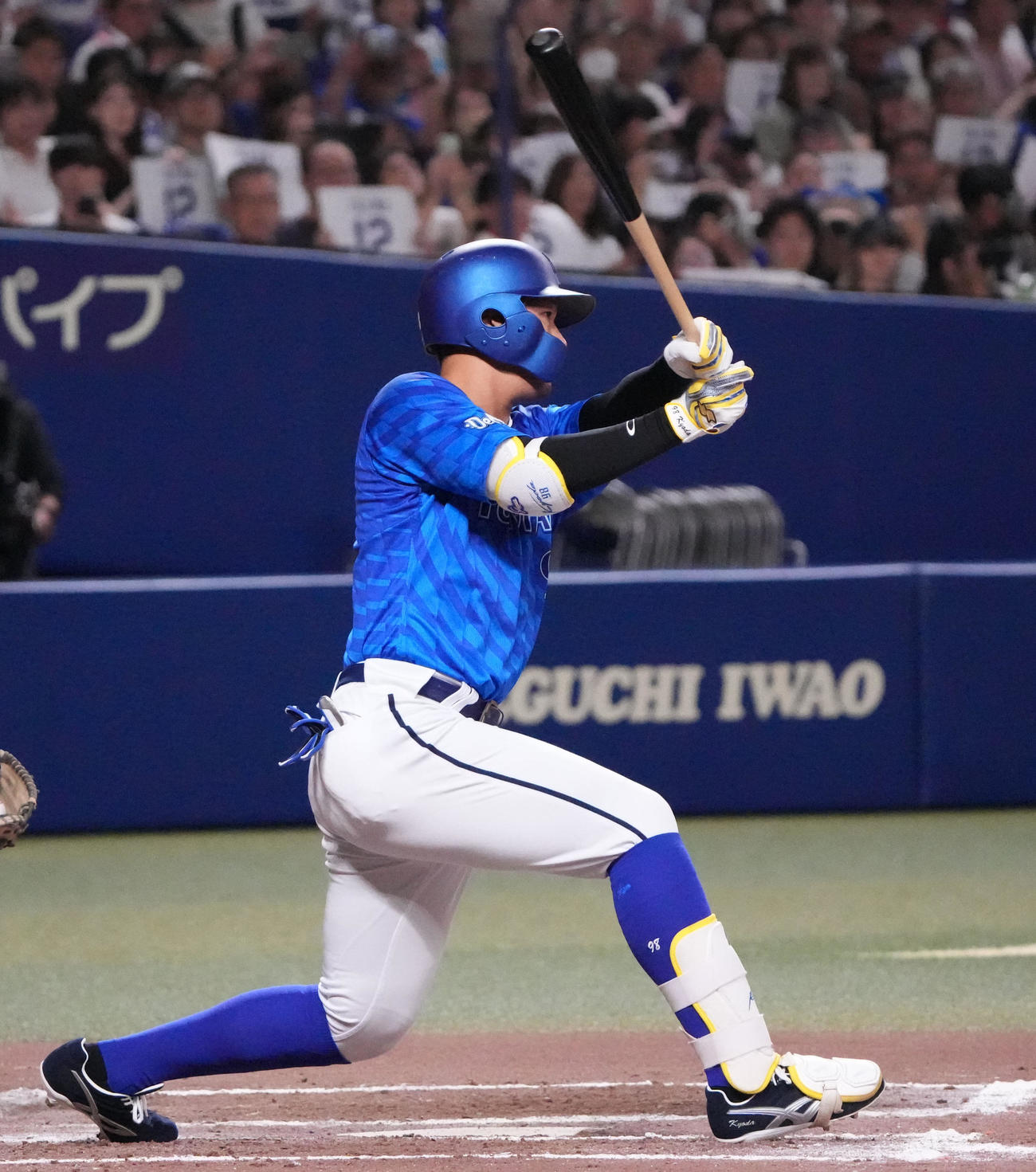 中日対DeNA 7回表DeNA1死、三振に倒れる京田（撮影・森本幸一）