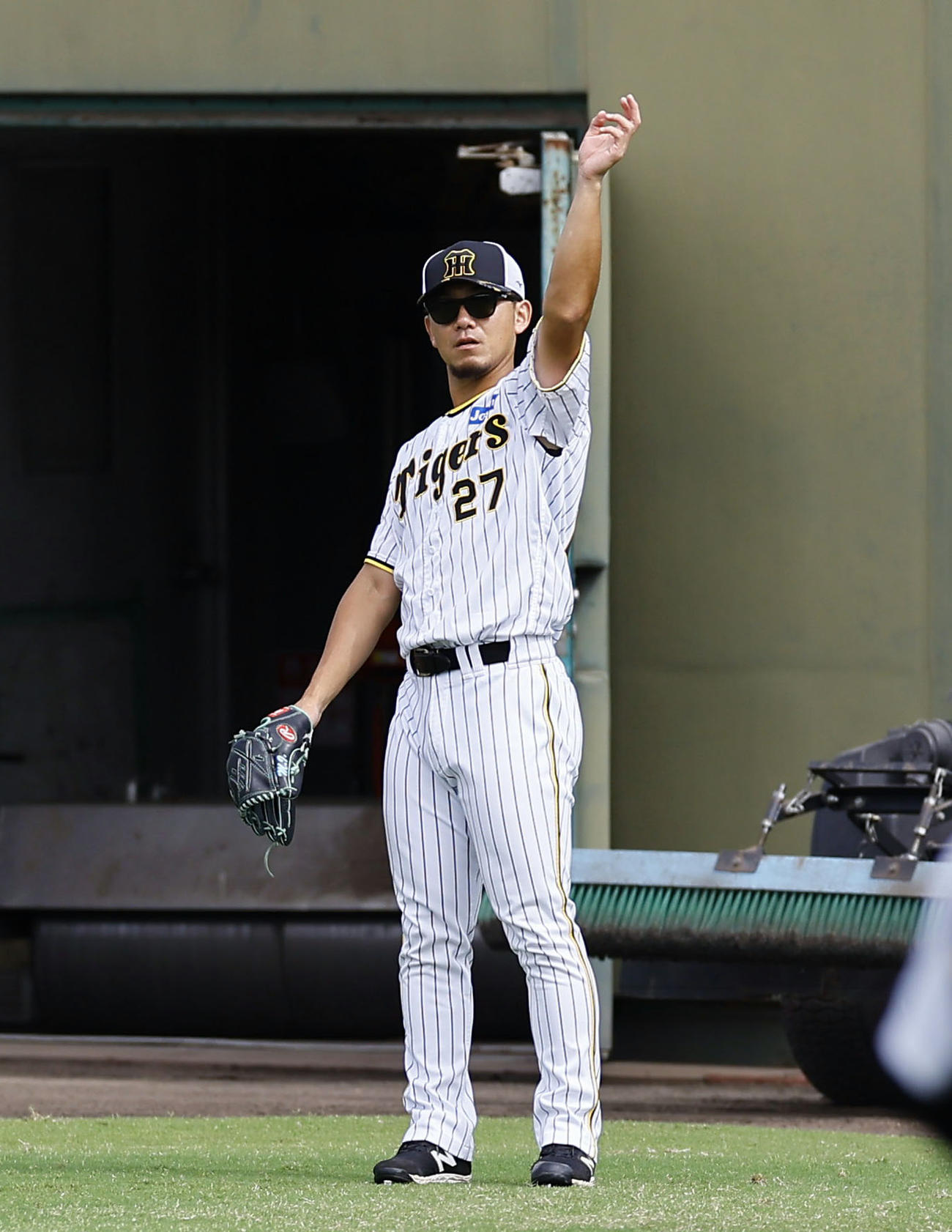 キャッチボールする阪神伊藤将（撮影・藤尾明華）