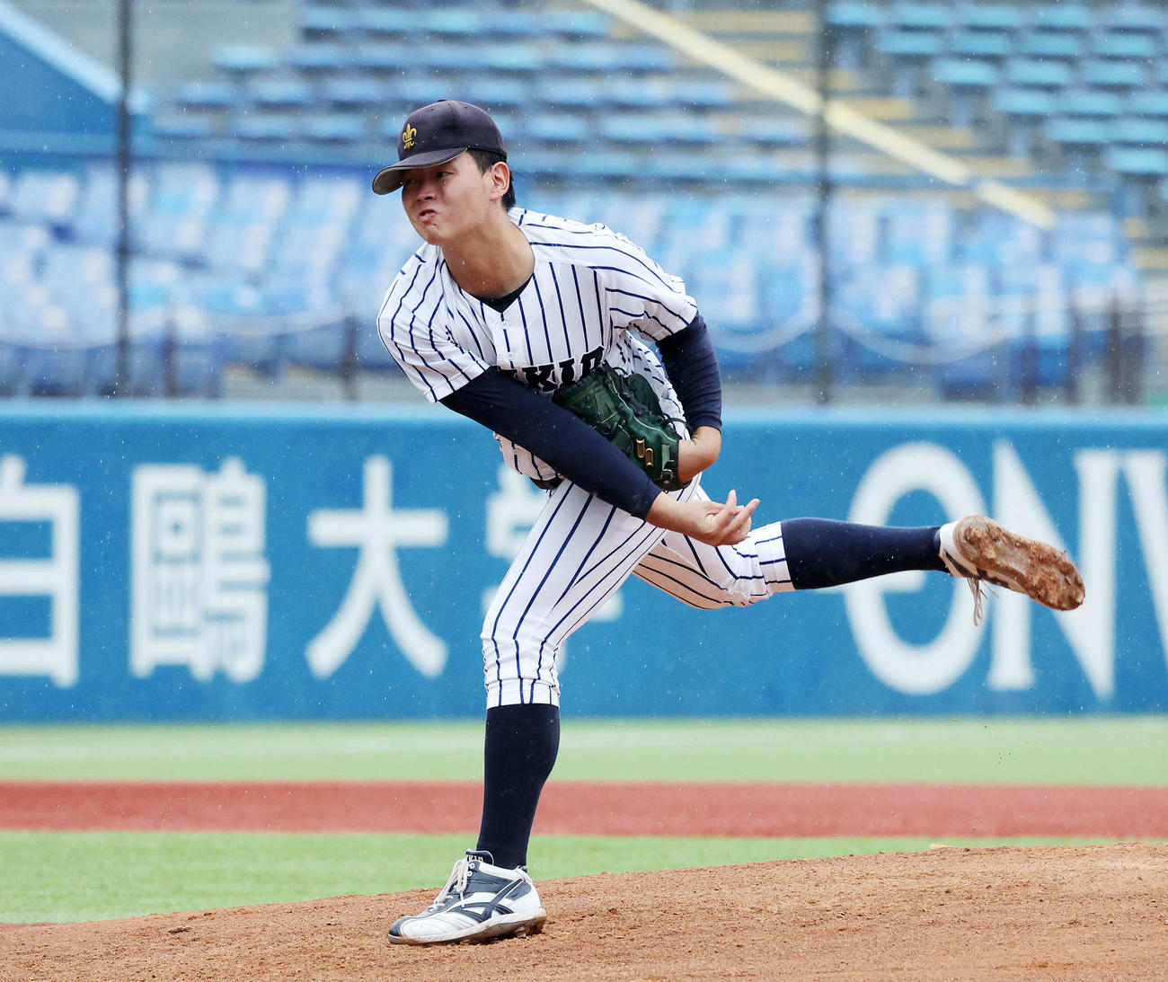 立大対早大　力投する立大先発の小畠（撮影・鈴木正人）