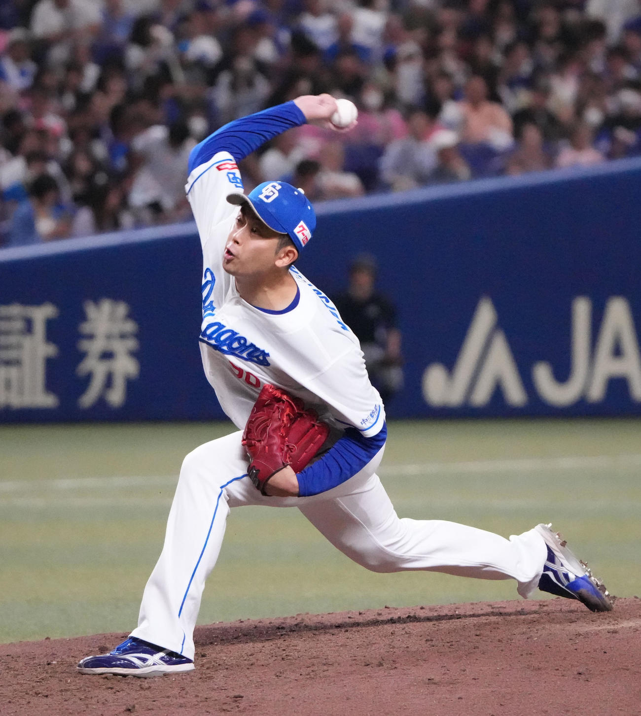 中日対DeNA 7回表、中日4番手で登板する松山（撮影・森本幸一）