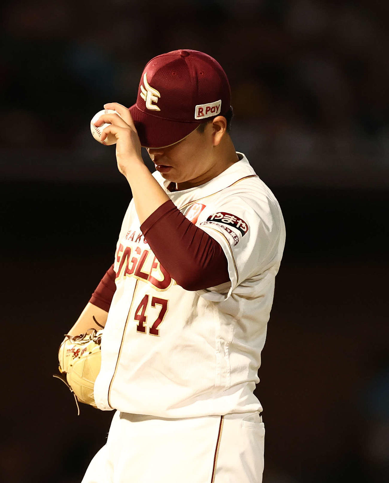 楽天対日本ハム　1回表日本ハム2死三塁、レイエスに中前先制適時打を許す藤井（撮影・河田真司）