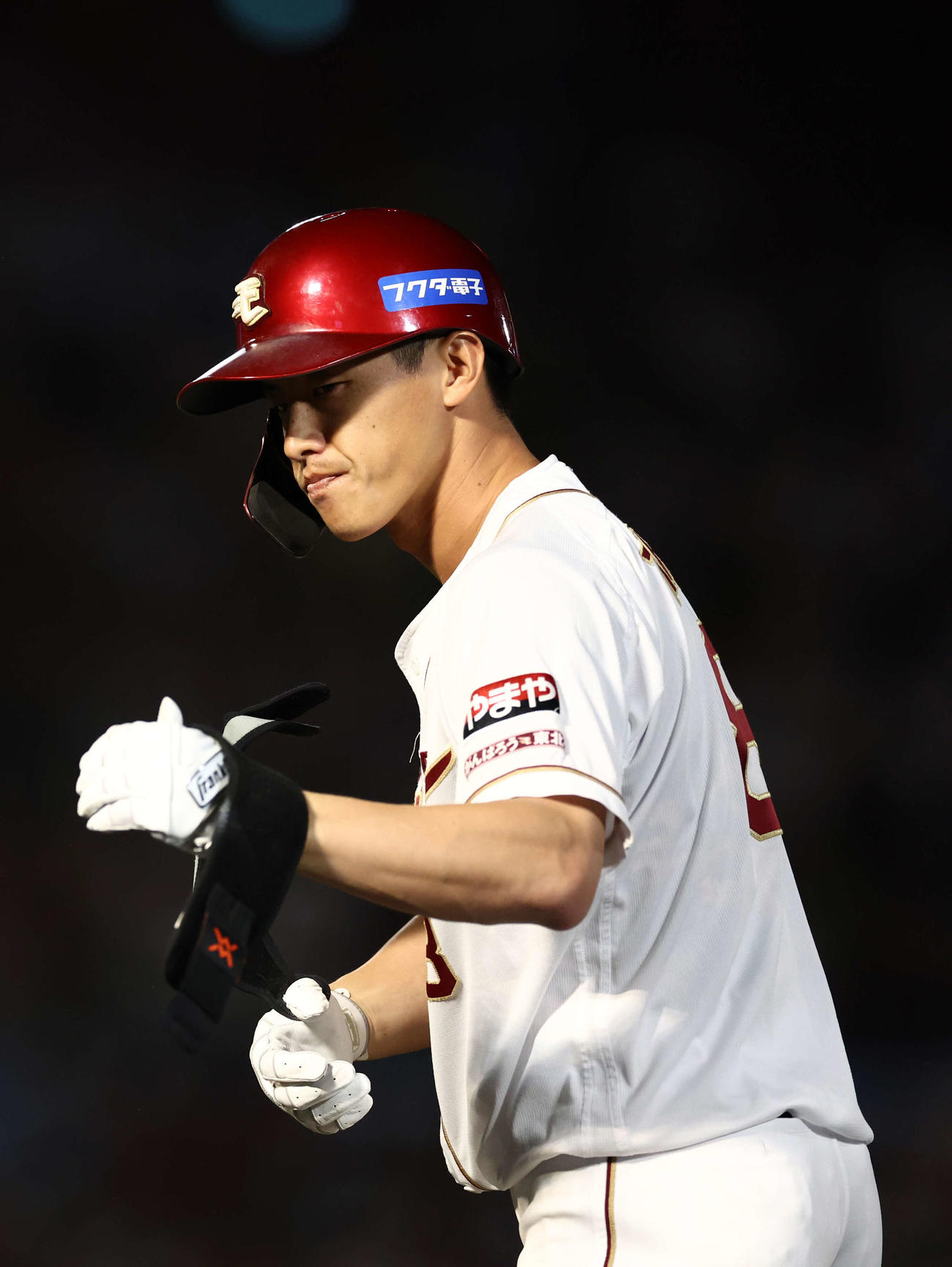楽天対日本ハム　1回裏楽天2死、中前打で出塁する辰己（撮影・河田真司）