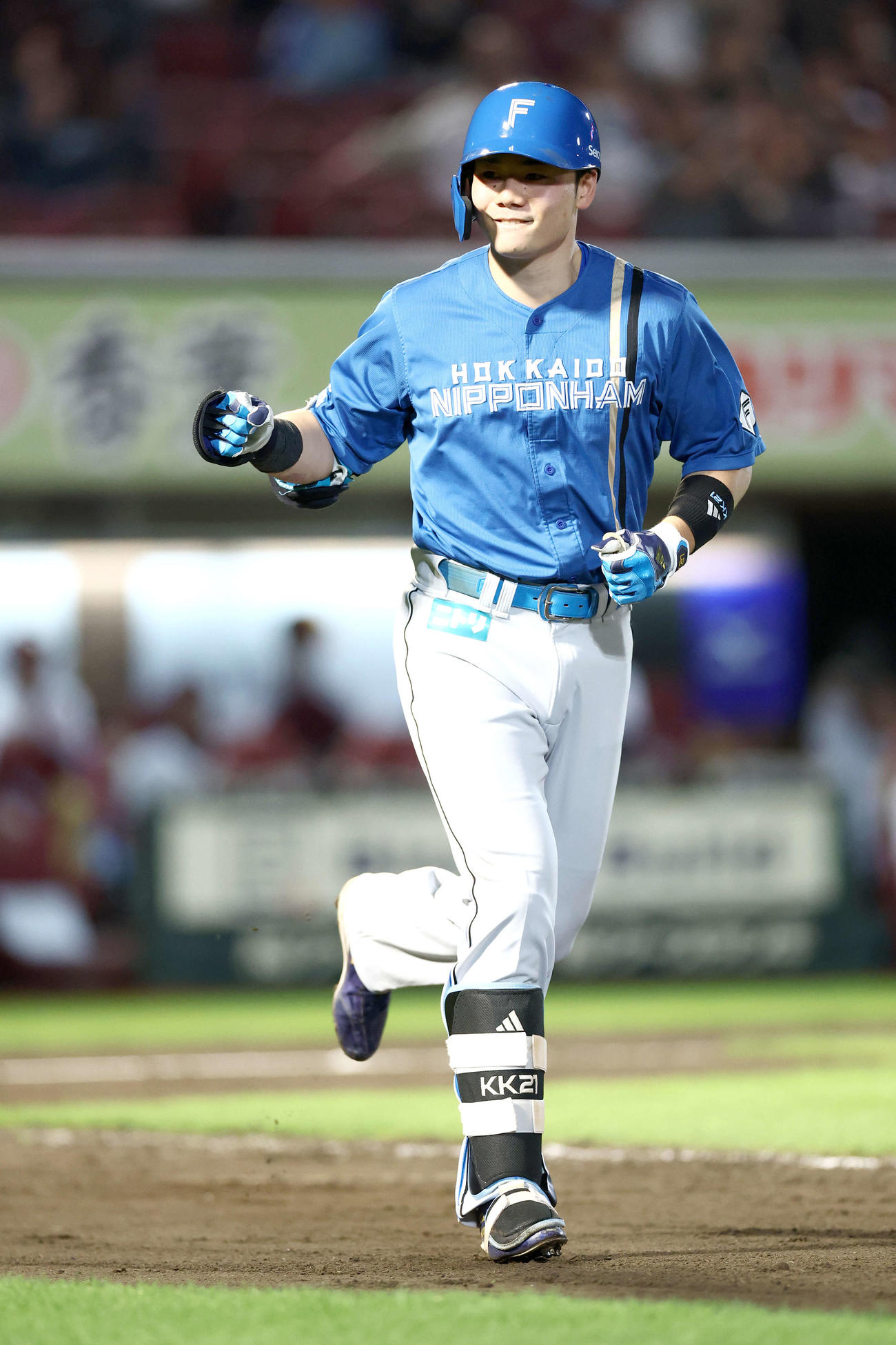 楽天対日本ハム　8回表日本ハム1死、右越えソロ本塁打を放つ清宮（撮影・河田真司）