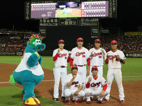 【広島】今季最終戦は初物づくし…プロ初先発＆初安打、プロ初登板＆プロ初勝利、プロ初Ｓに初Ｈ