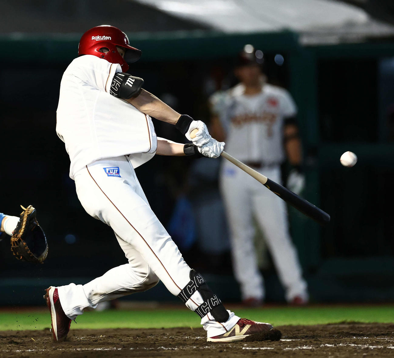 楽天対日本ハム　3回裏楽天1死三塁、中犠飛を放つ辰己（撮影・河田真司）