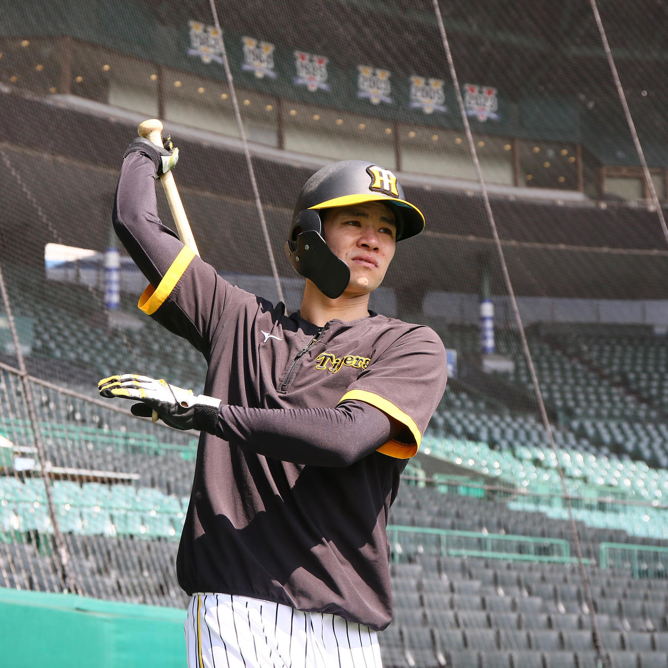 甲子園球場で汗を流す阪神中野（撮影・上山淳一）