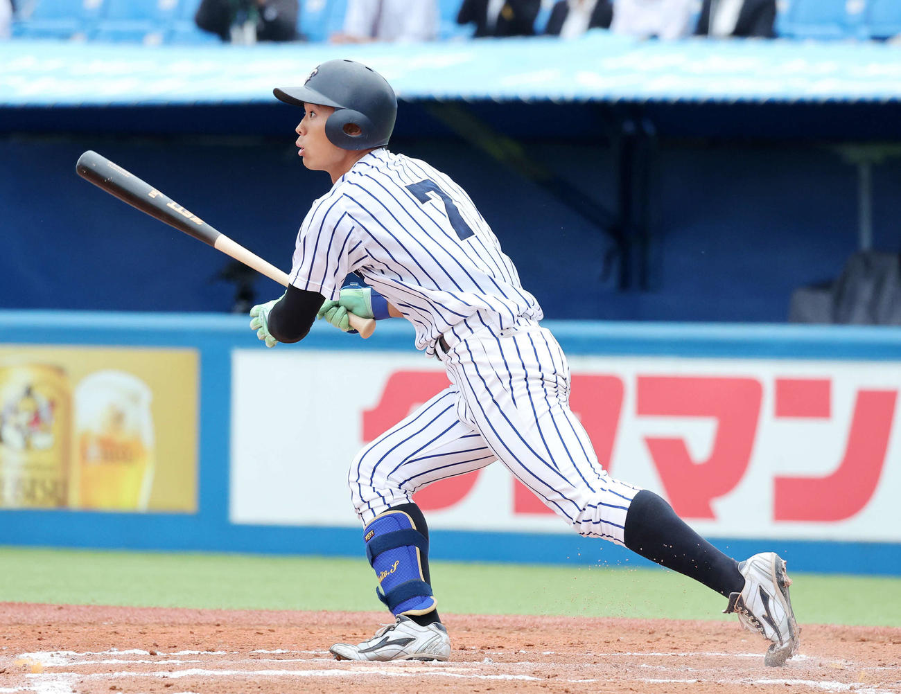早大対立大　6回裏立大1死三塁、鈴木唯は中前適時打を放つ（撮影・鈴木正人）