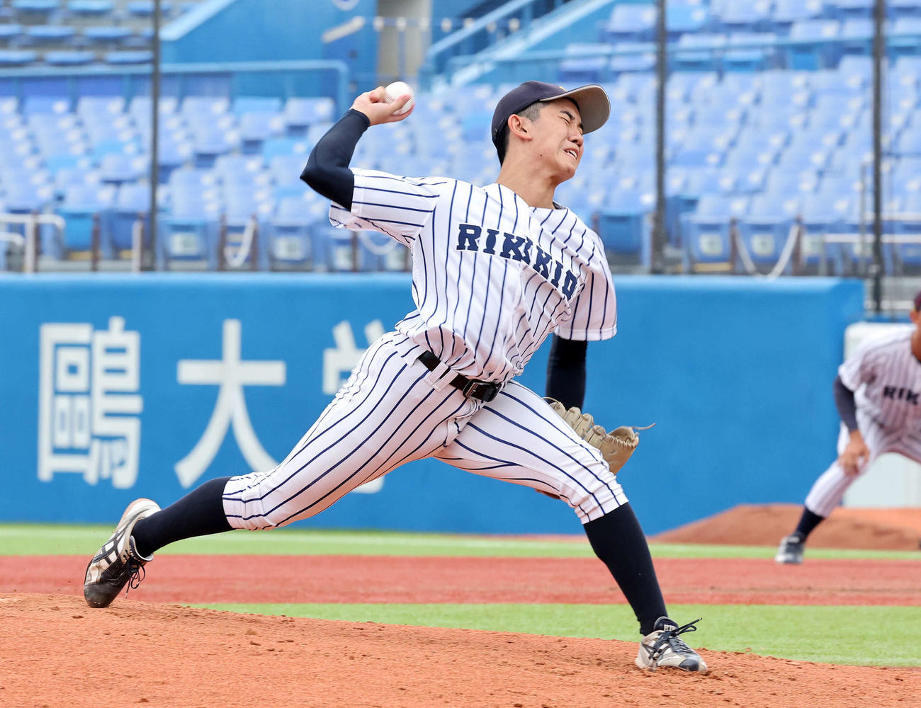 早大対立大　力投する立大先発の大越（撮影・鈴木正人）