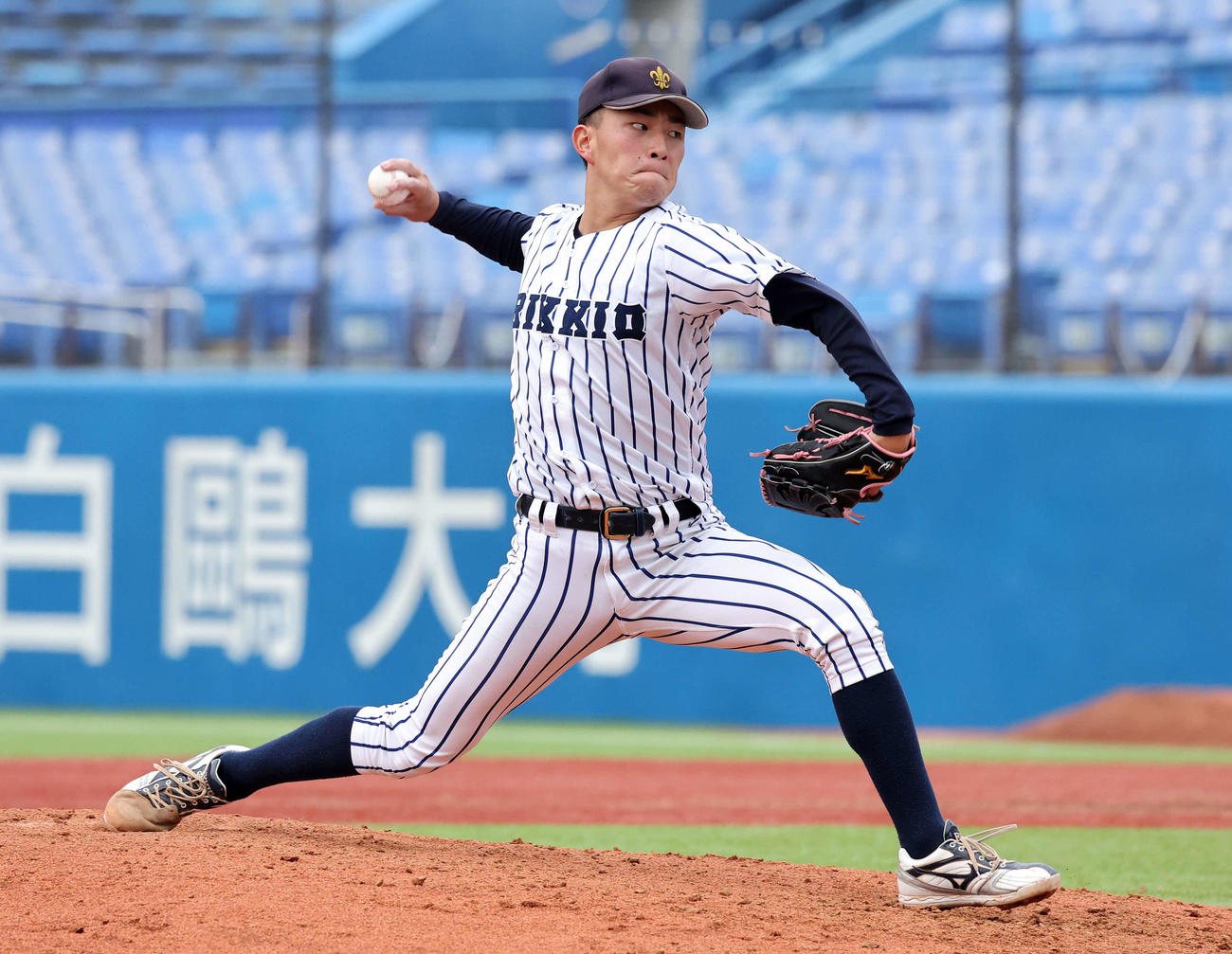 早大対立大　力投する立大2番手の竹中（撮影・鈴木正人）