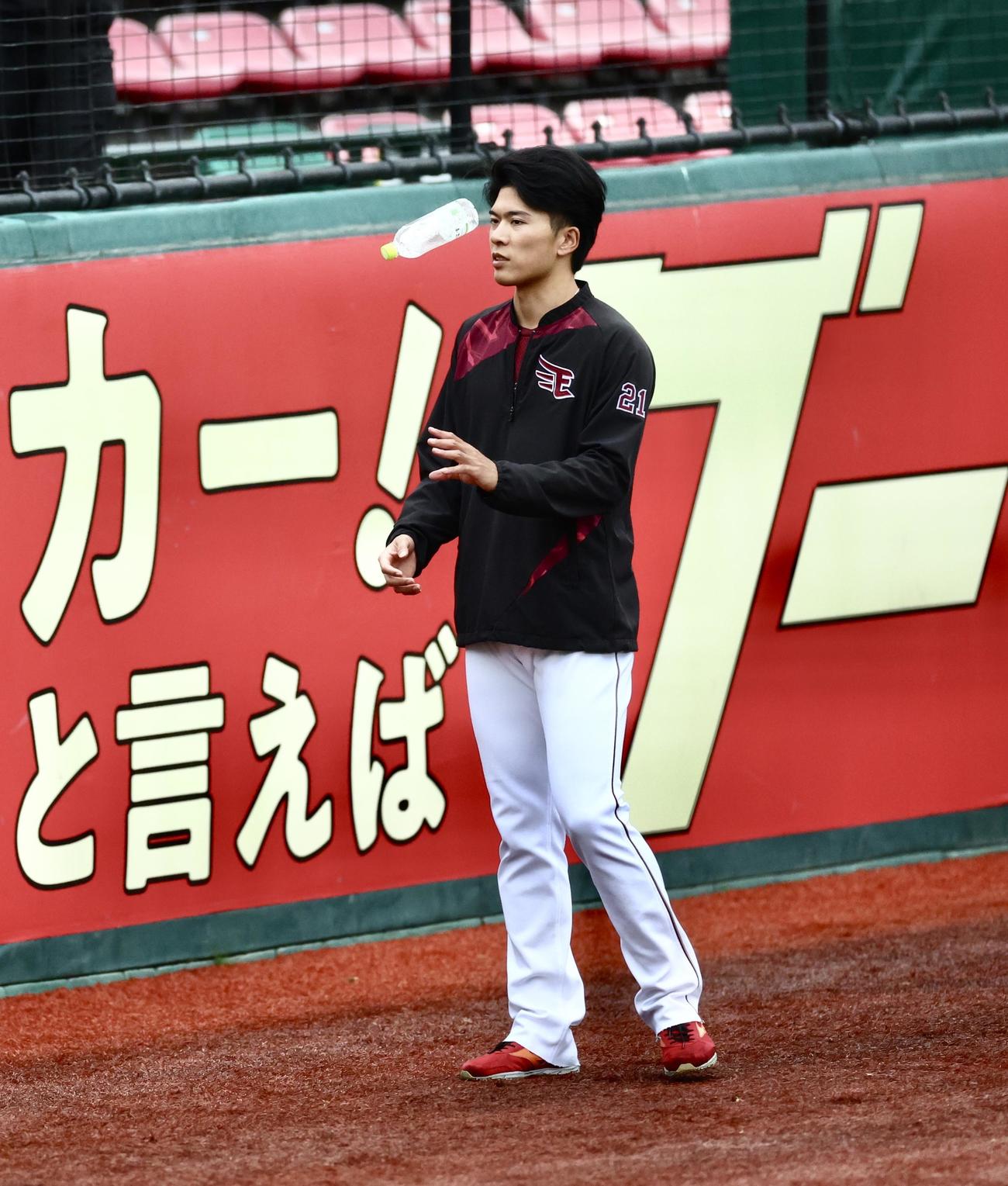 楽天対オリックス　試合前、練習に臨む楽天投早川（撮影・河田真司）