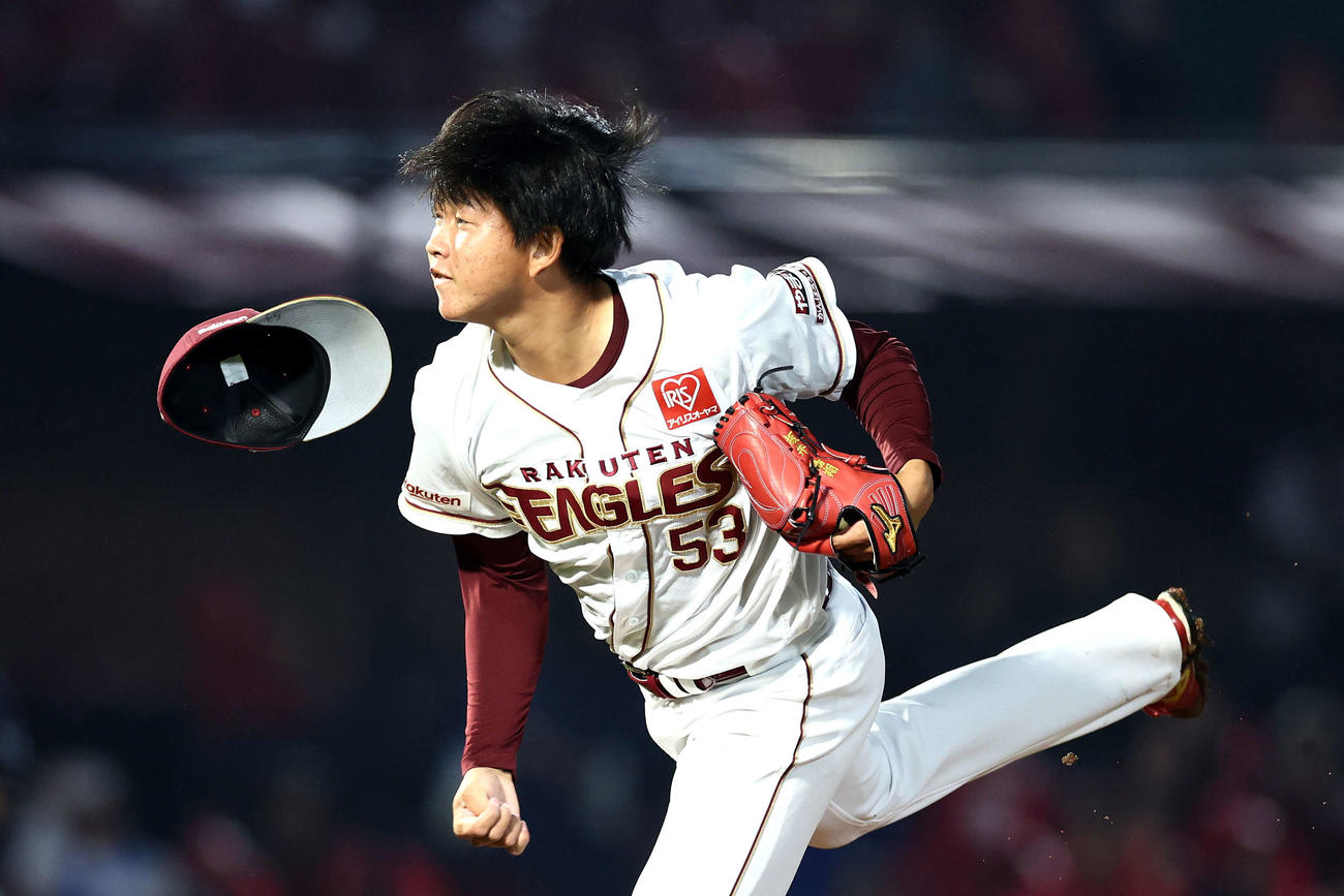 楽天対オリックス　5回表、力投する坂井（撮影・河田真司）