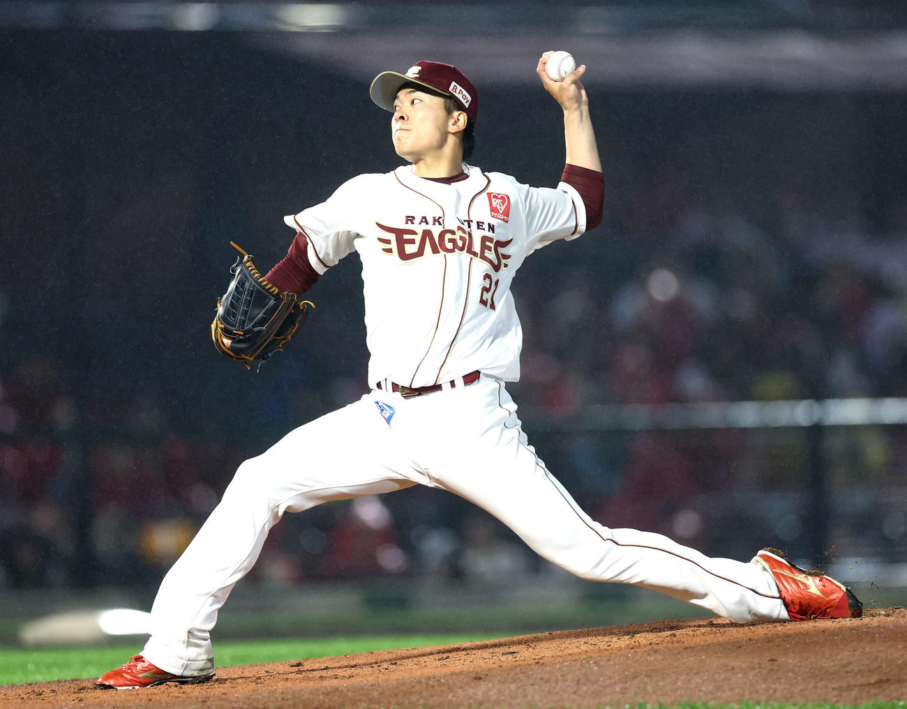楽天対オリックス　2回表、力投する早川（撮影・河田真司）