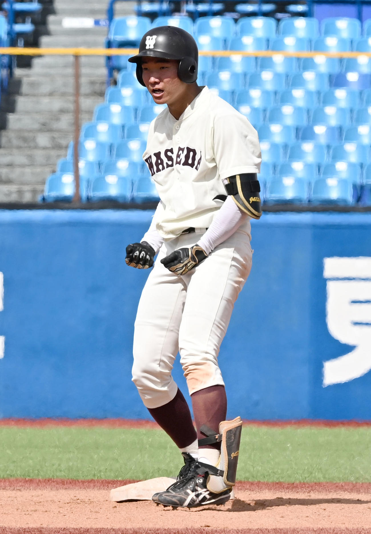 立大対早大　4回裏早大2死一、二塁　右翼線に勝ち越しの適時二塁打を放った山県秀（撮影・千葉一成）