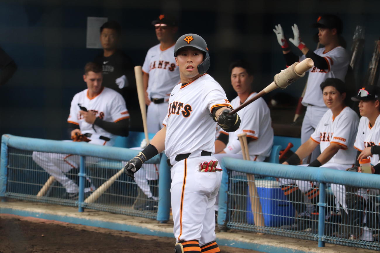 みやざきフェニックス・リーグの阪神戦に出場する巨人浅野（撮影・為田聡史）