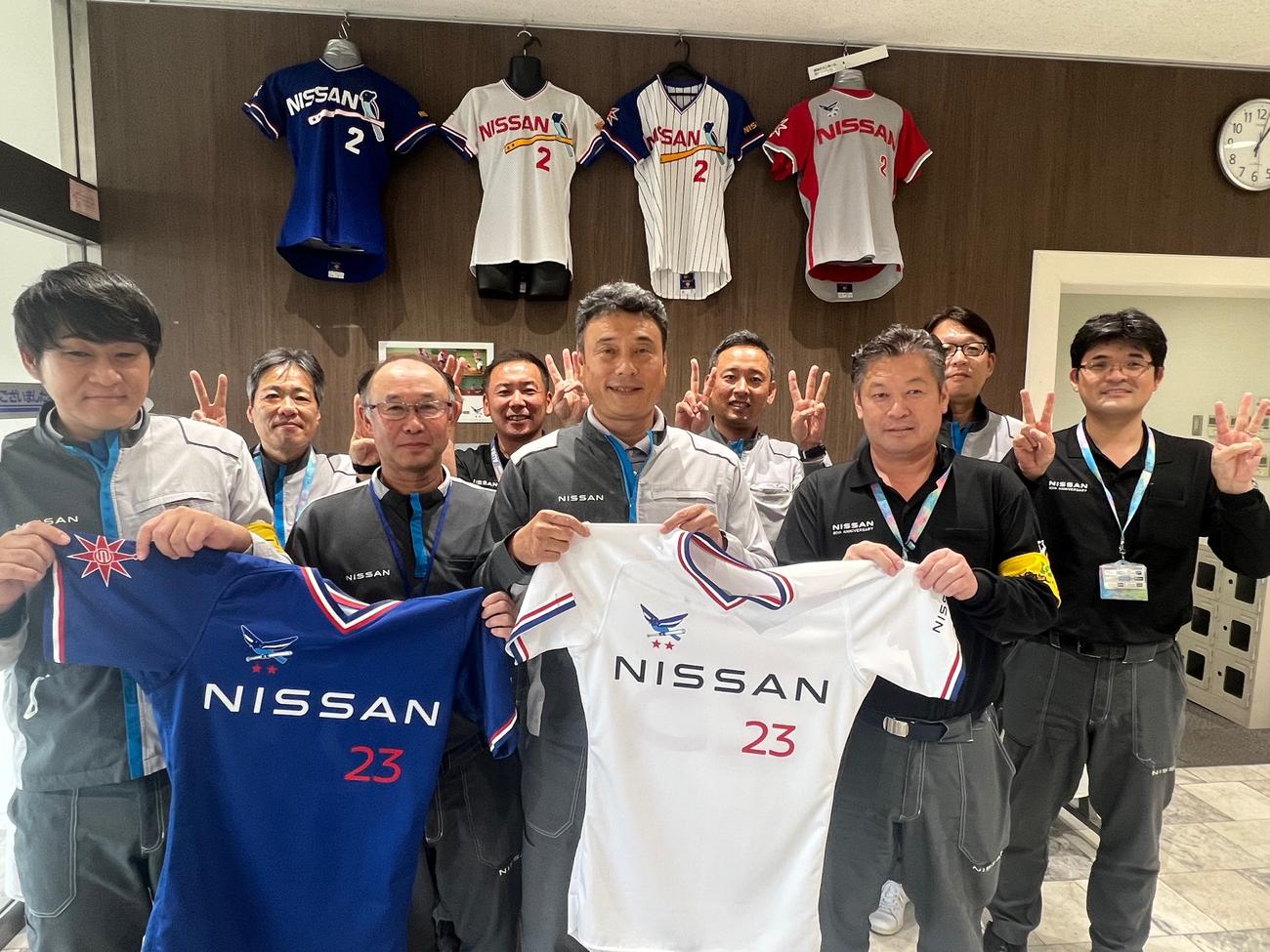 野球部復活を喜ぶ日産自動車の元選手たち（撮影・金子真仁）