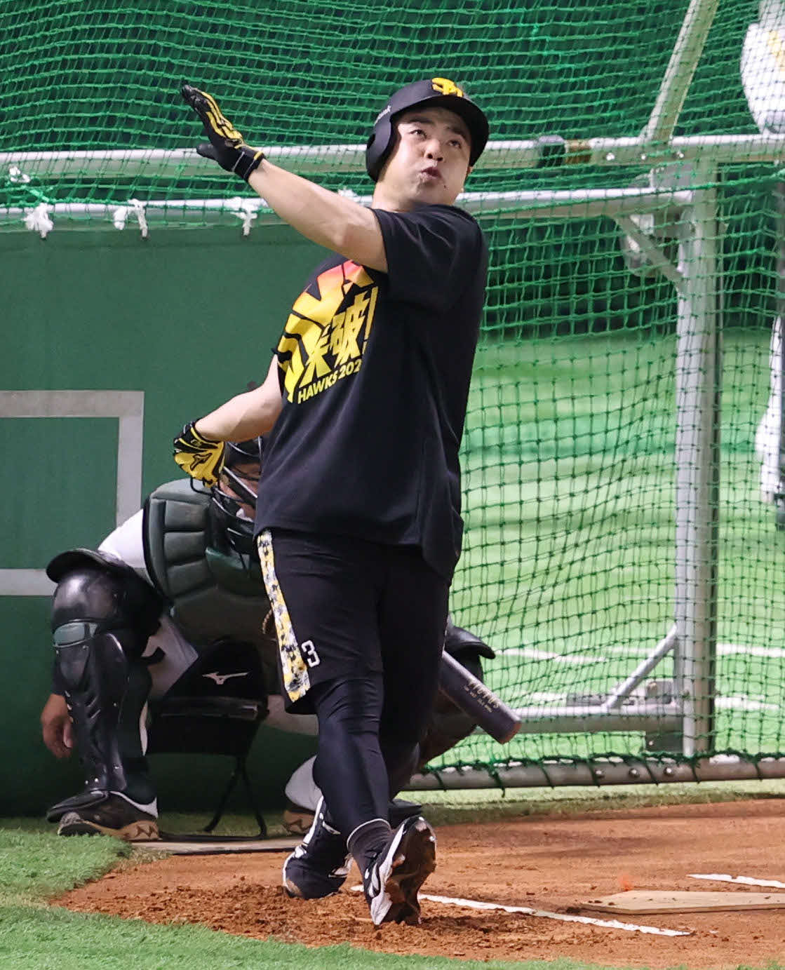 打撃練習を行うソフトバンク近藤（撮影・鬼束羽瑠菜）