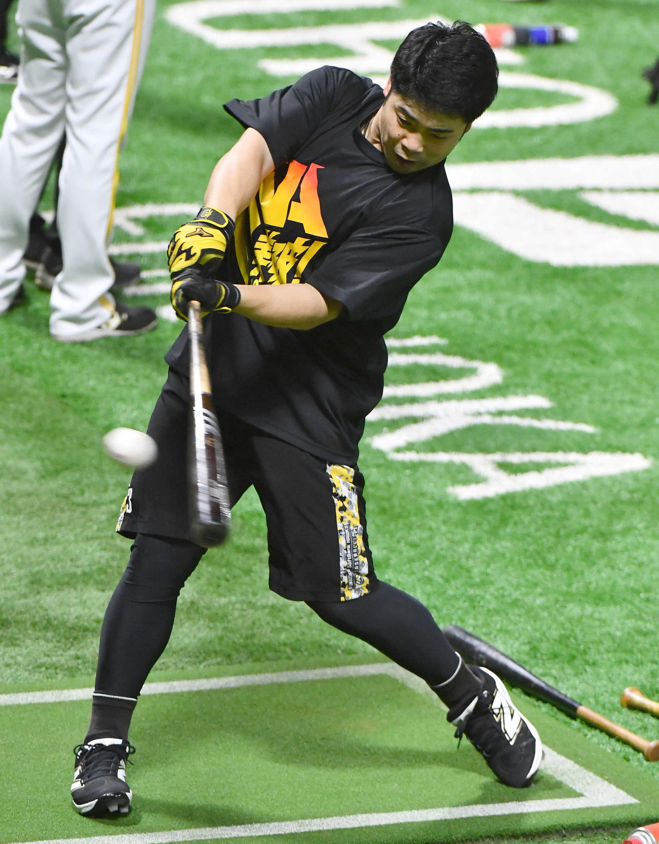 打撃練習を行う近藤（撮影・岩下翔太）