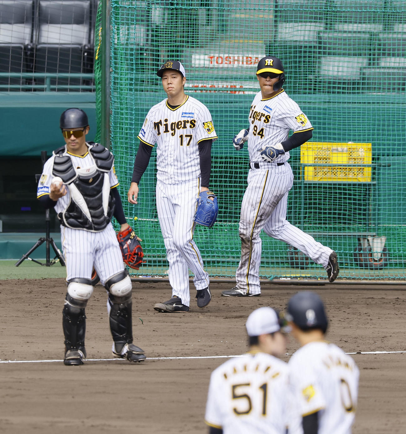 シート打撃で梅野に適時打を許した青柳（中央）（撮影・藤尾明華）