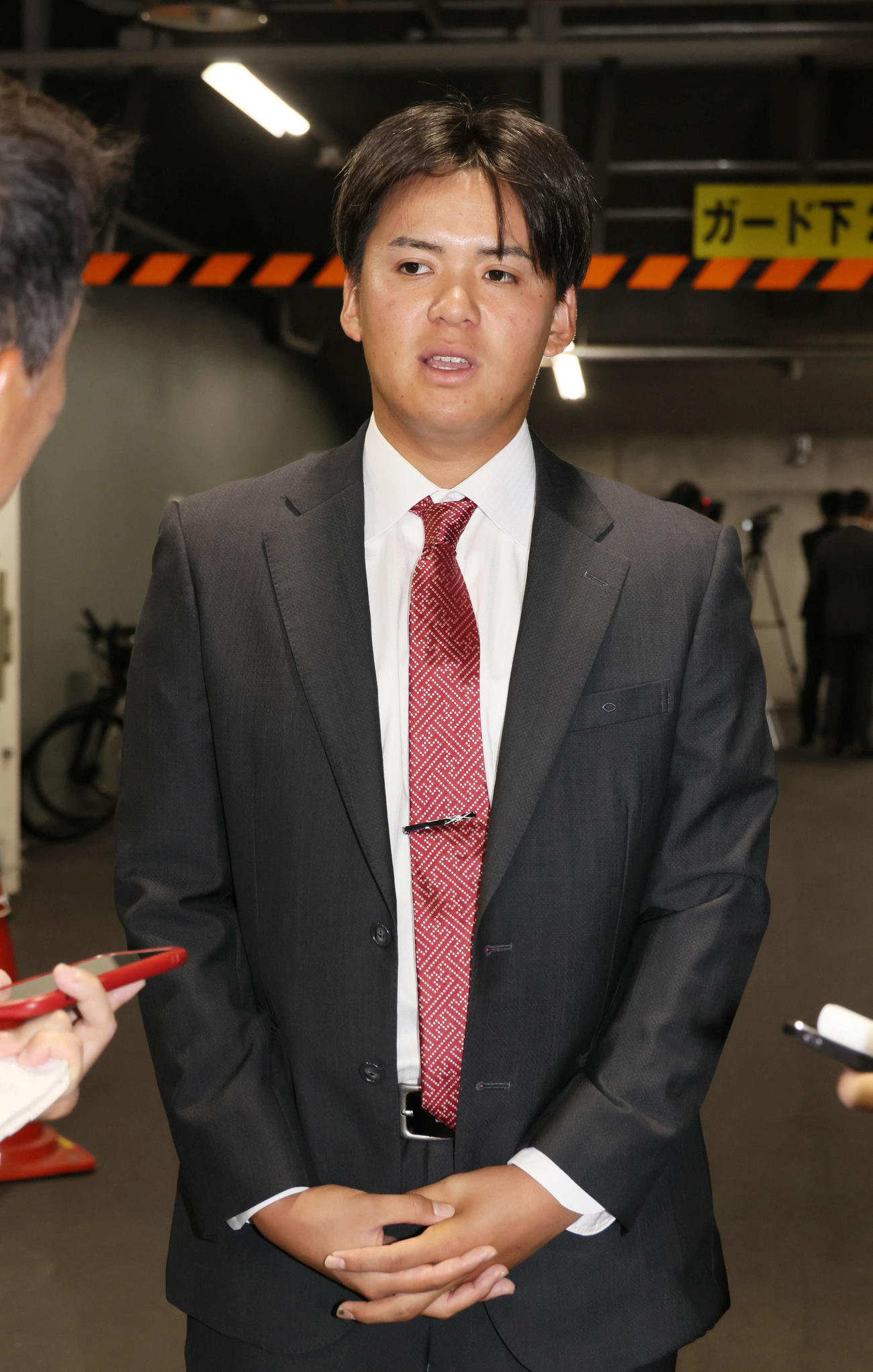 戦力外通告された広島新家（撮影・加藤孝規）