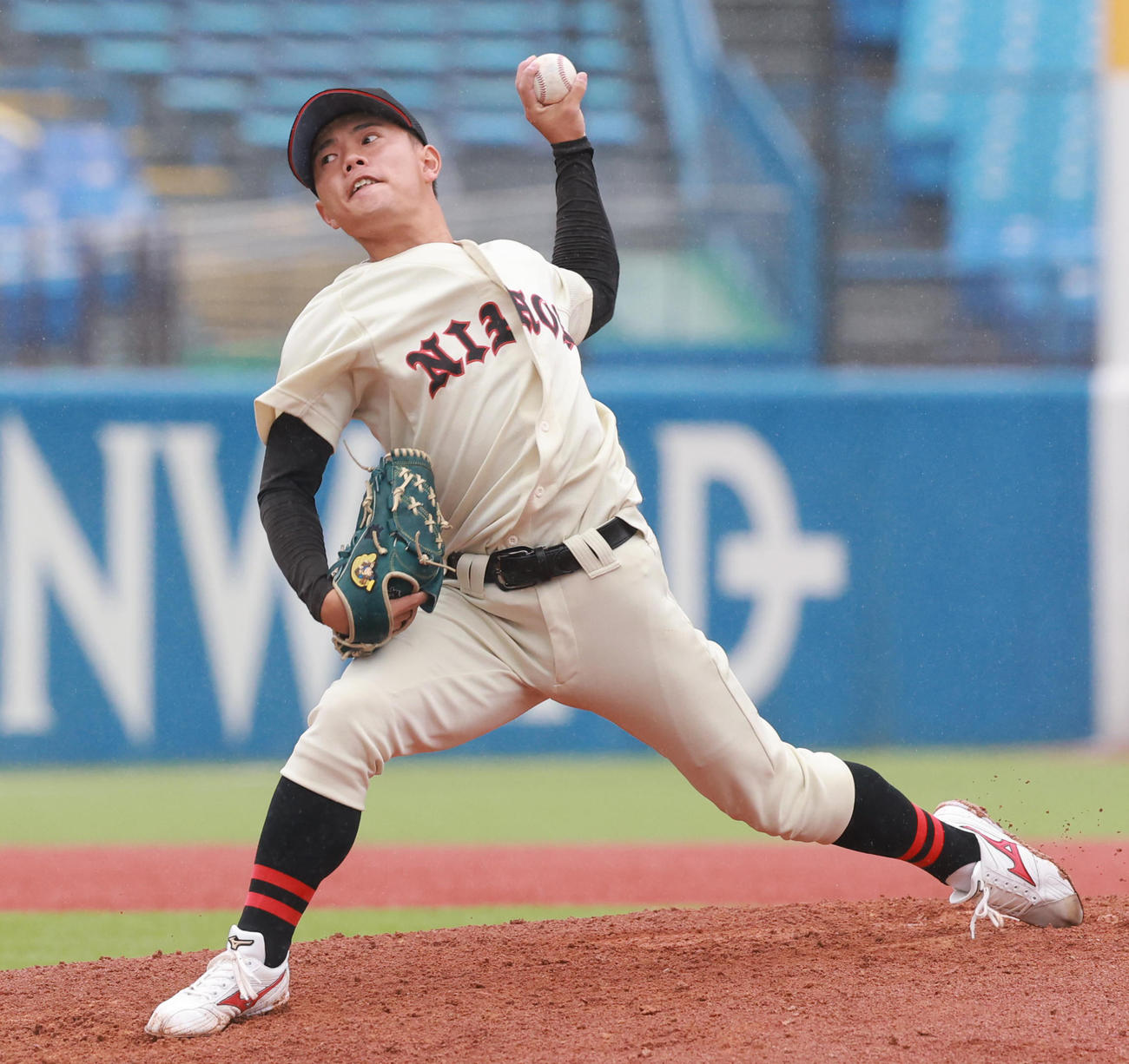 日大対東農大　力投する日大・坂尾（撮影・野上伸悟）