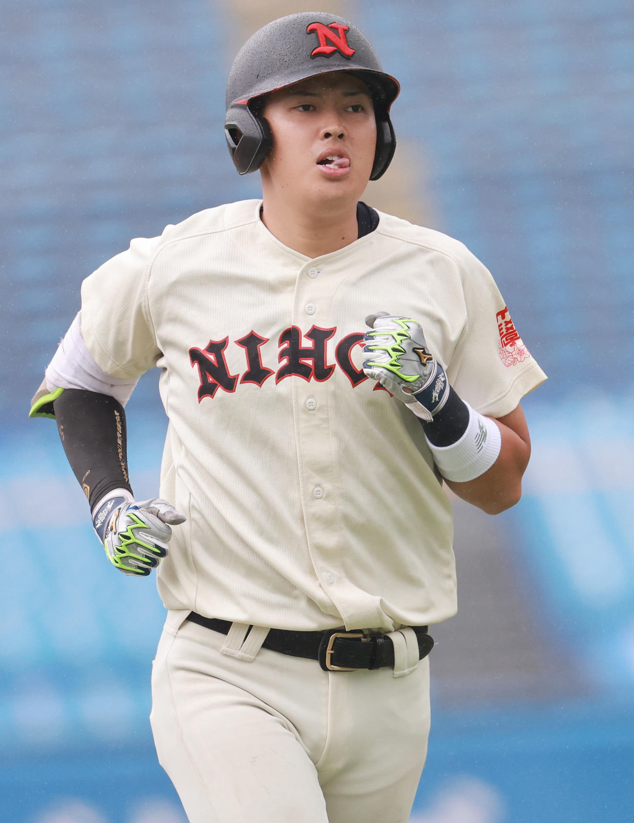 日大対東農大　9回表日大無死、代打で中飛に倒れる村上（撮影・野上伸悟）