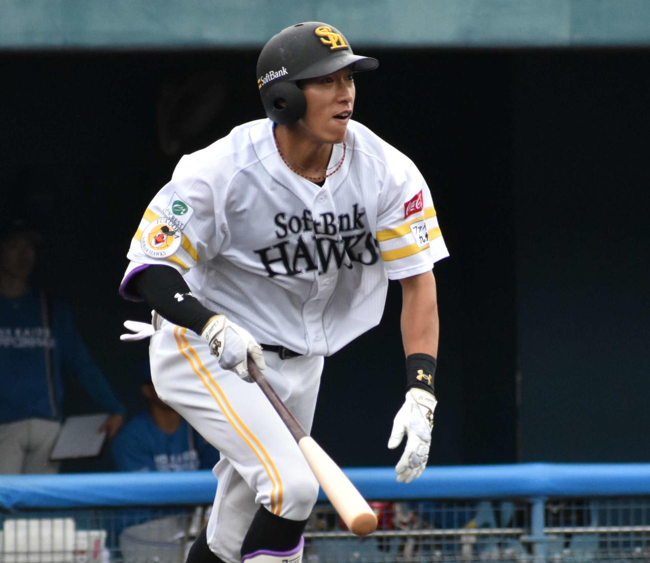 フェニックス・リーグ日本ハム戦　5回、右飛を放つソフトバンク柳田（撮影・只松憲）