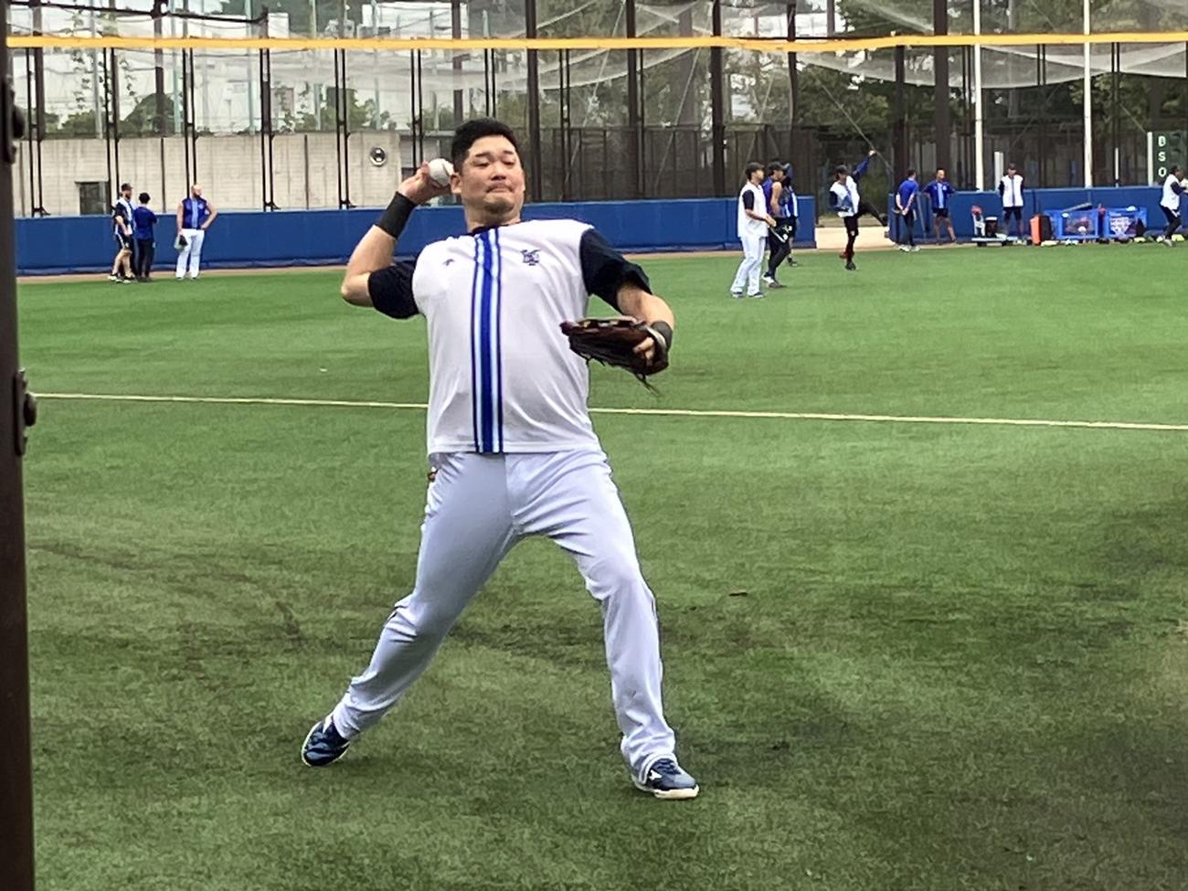指名練習でキャッチボールするDeNA筒香（撮影・久保賢吾）