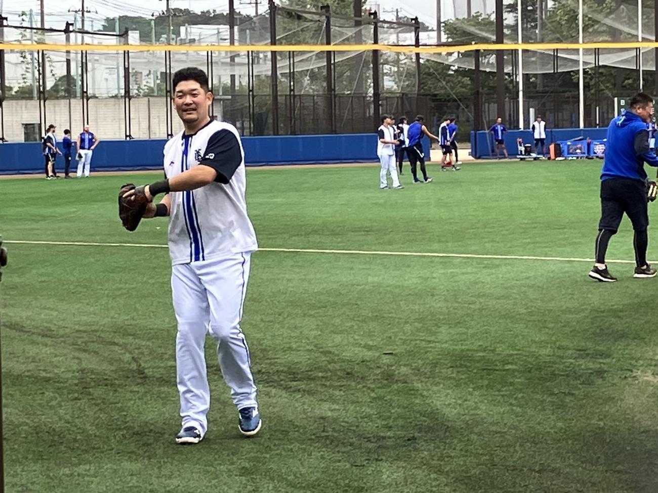 指名練習でキャッチボールするDeNA筒香（撮影・久保賢吾）