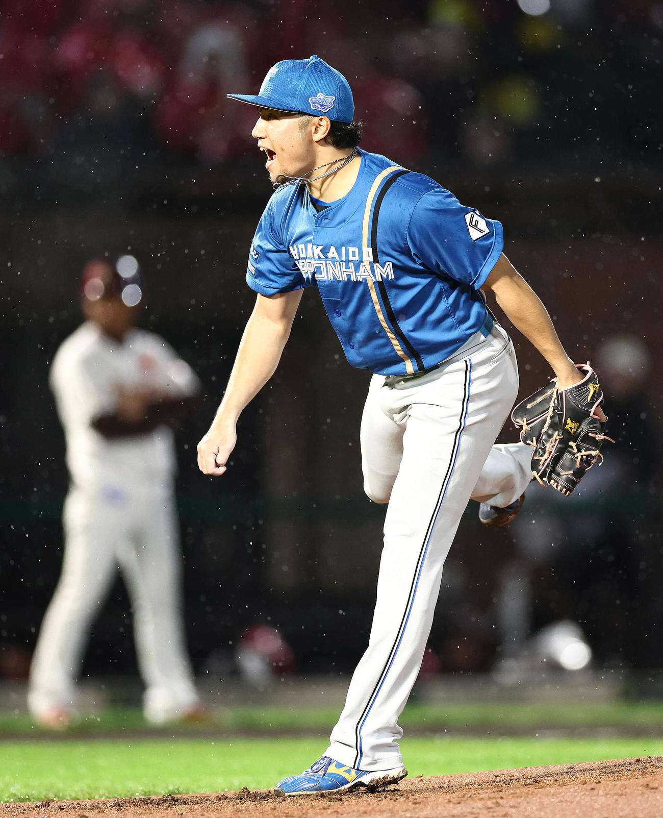 楽天対日本ハム　3回裏、力投する伊藤（撮影・河田真司）