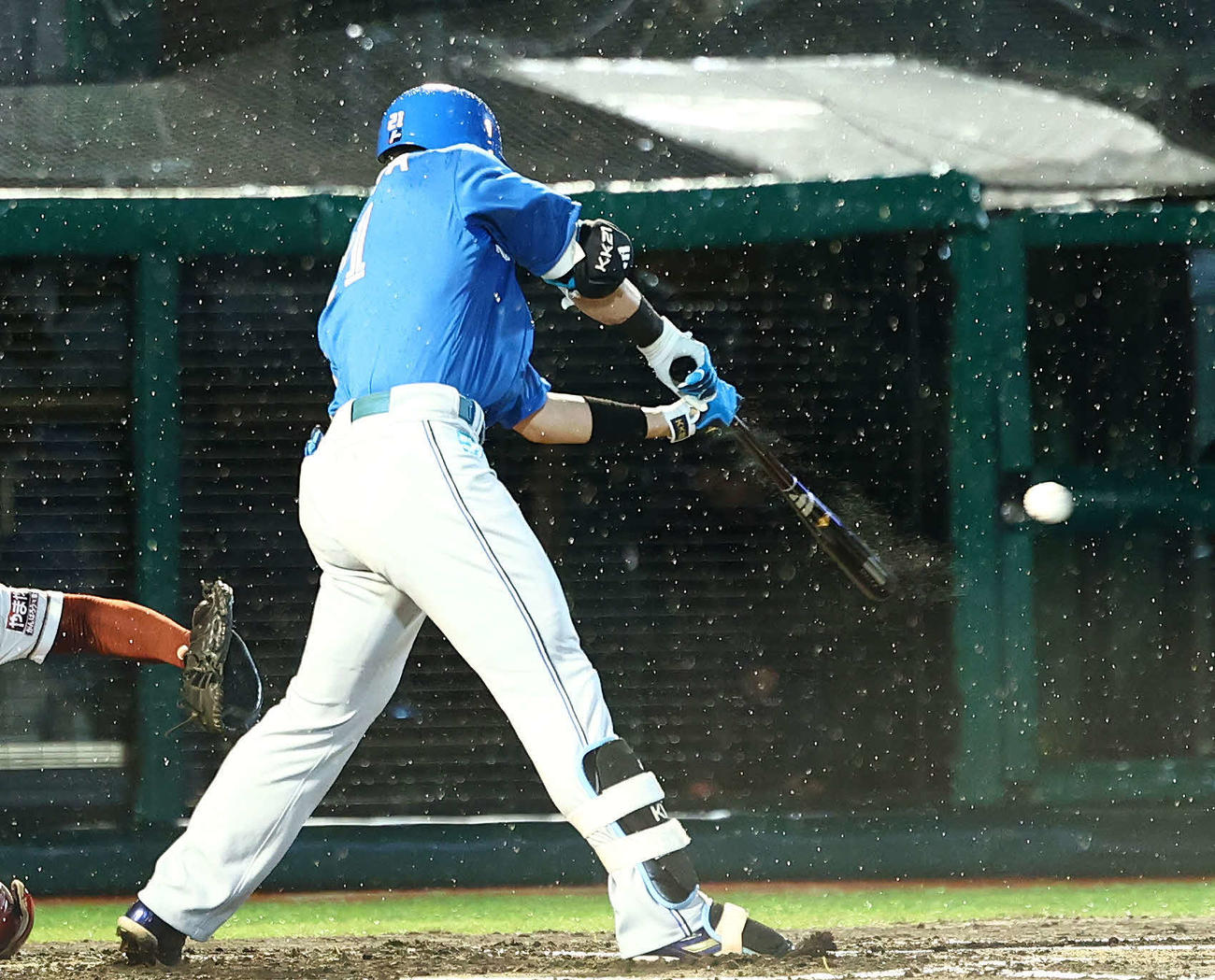 楽天対日本ハム　1回表楽天2死一塁、左前打を放つ清宮（撮影・河田真司）