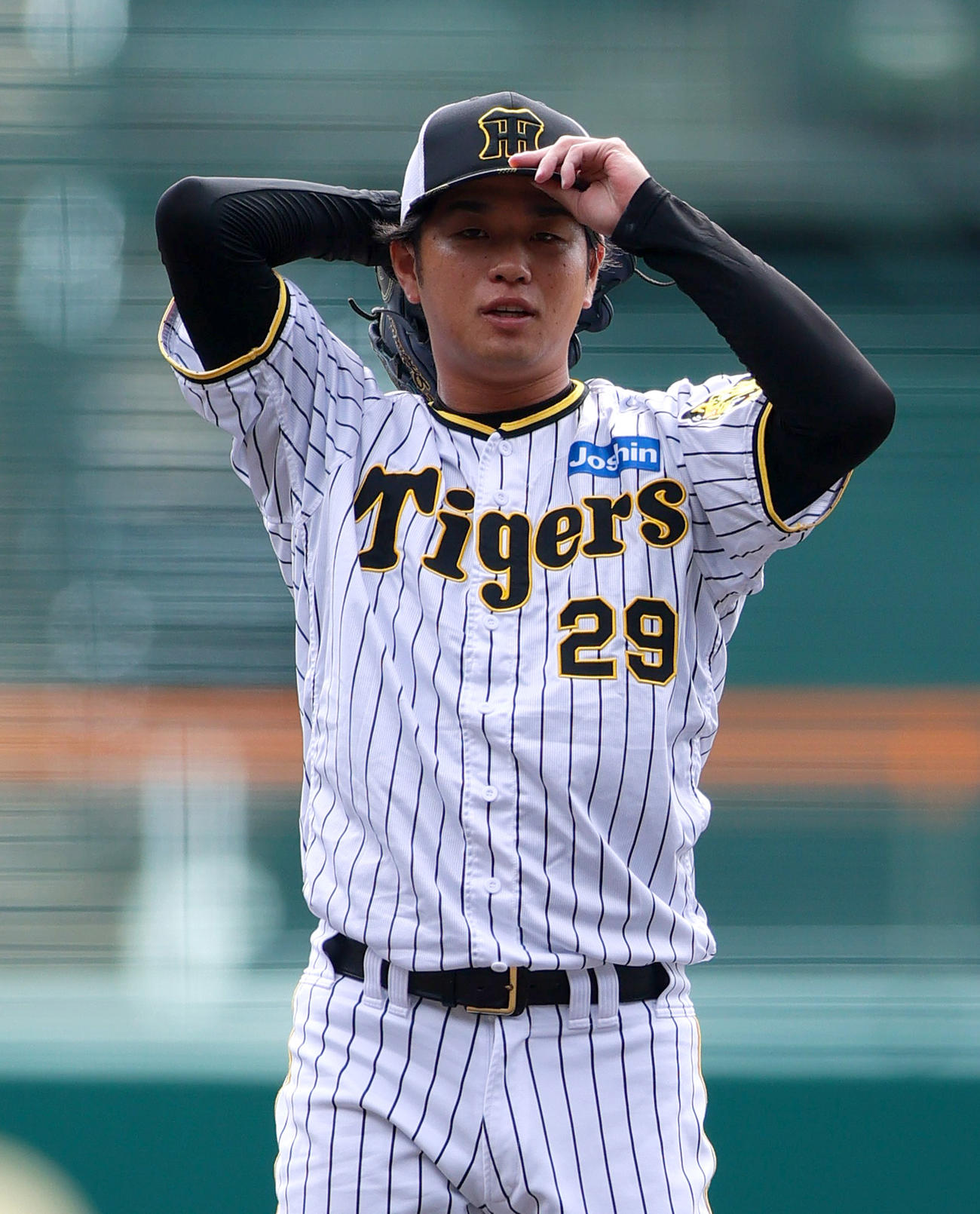 シート打撃に登板する阪神高橋（撮影・上山淳一）