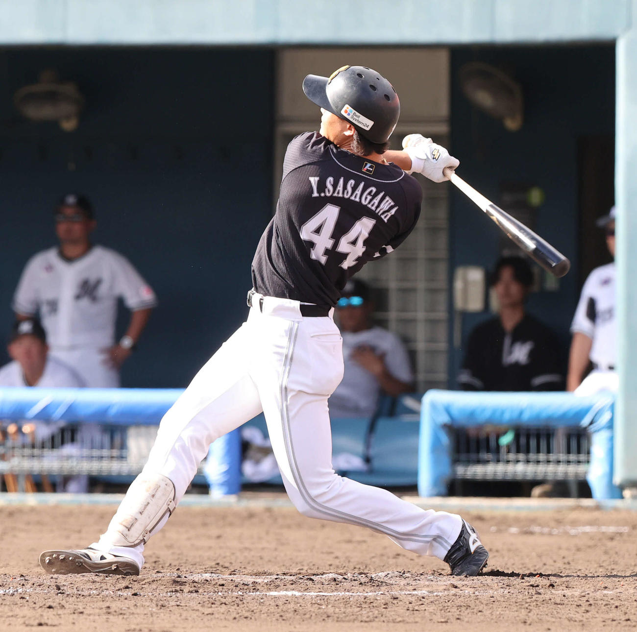ロッテ対ソフトバンク　9回表ソフトバンク1死一塁、笹川は右越えに2点本塁打を放つ（撮影・梅根麻紀）