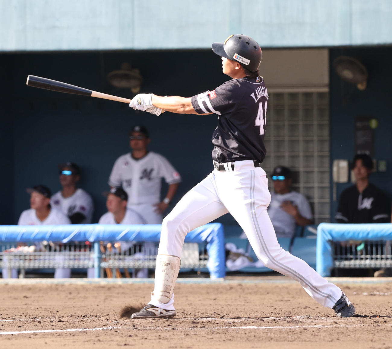 ロッテ対ソフトバンク　9回表ソフトバンク1死一塁、笹川は右越えに2点本塁打を放つ（撮影・梅根麻紀）