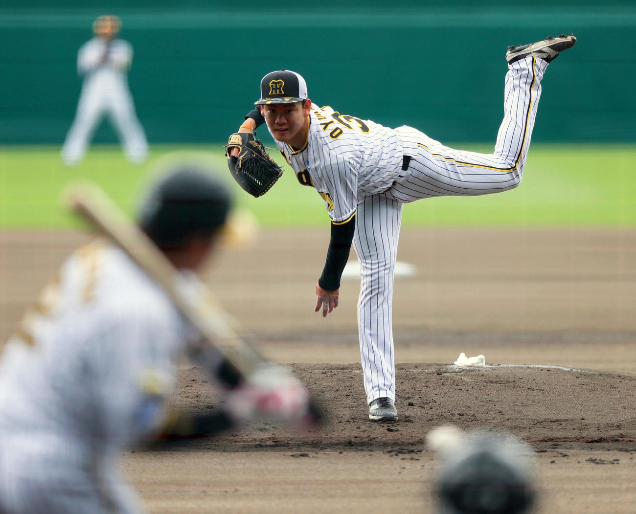 シート打撃に登板する阪神及川（撮影・上山淳一）