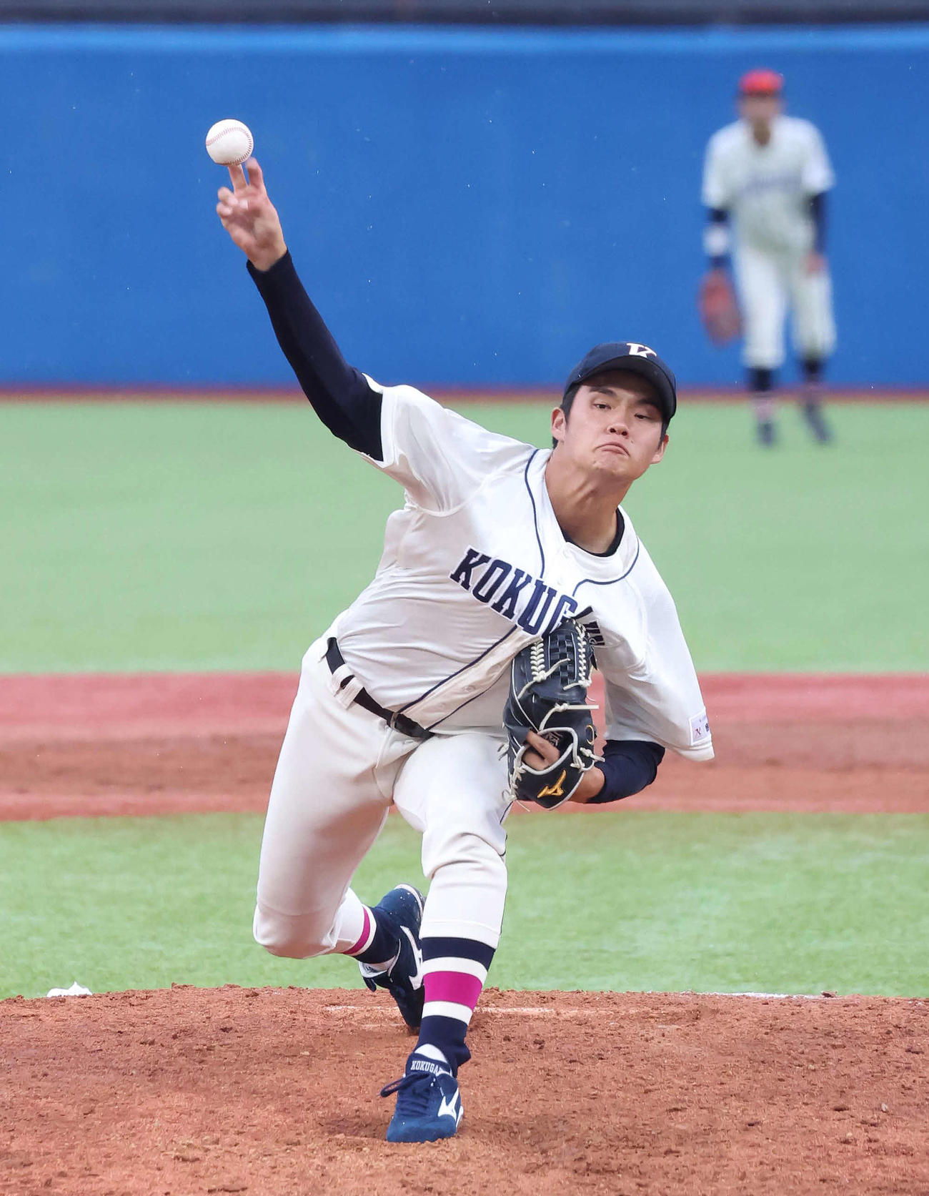 中大対国学院大　2回をぴしゃりと抑えた国学院大坂口（撮影・丹羽敏通）