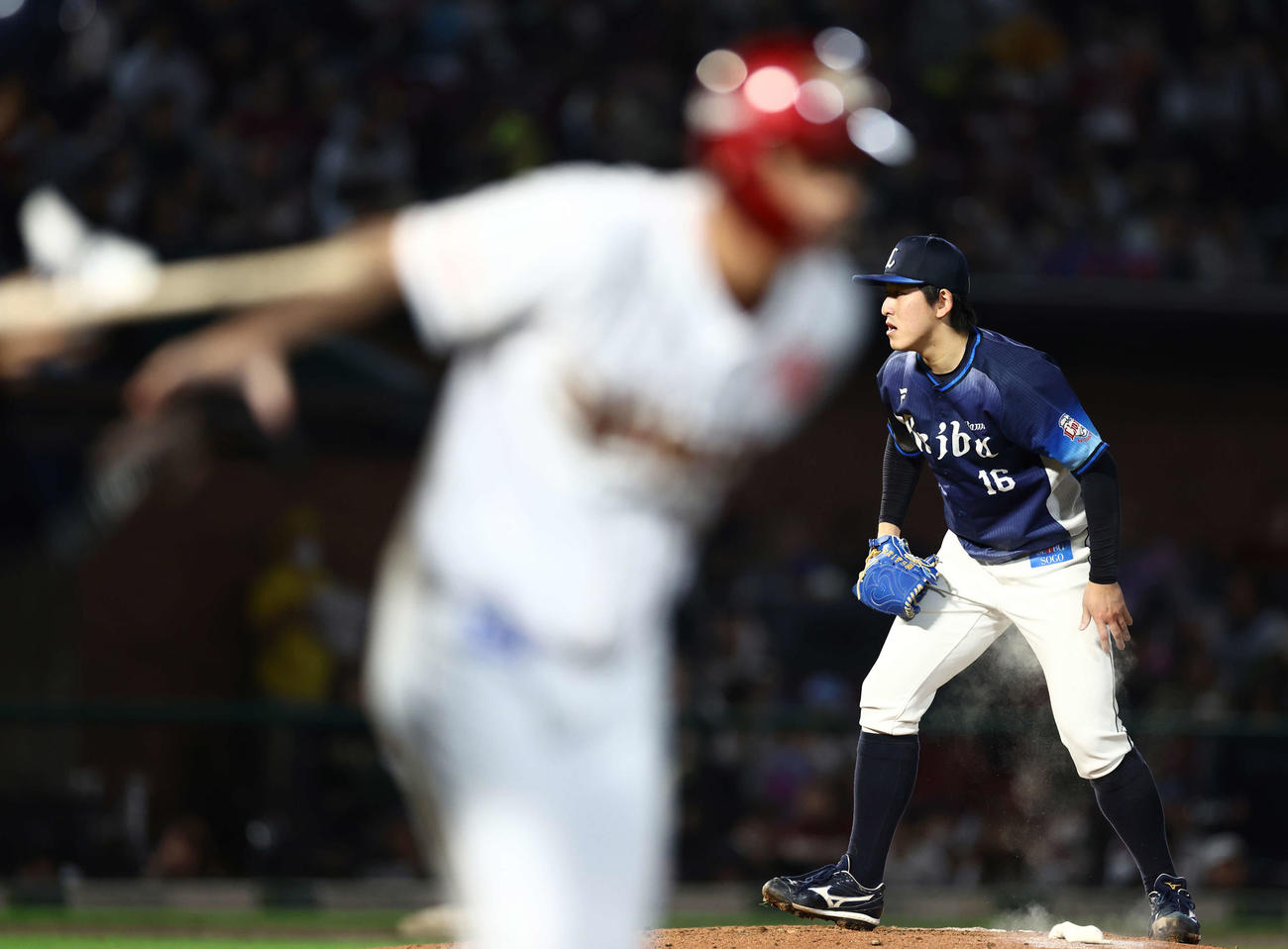 楽天対西武　7回裏楽天無死、辰己に四球を与える隅田（撮影・河田真司）