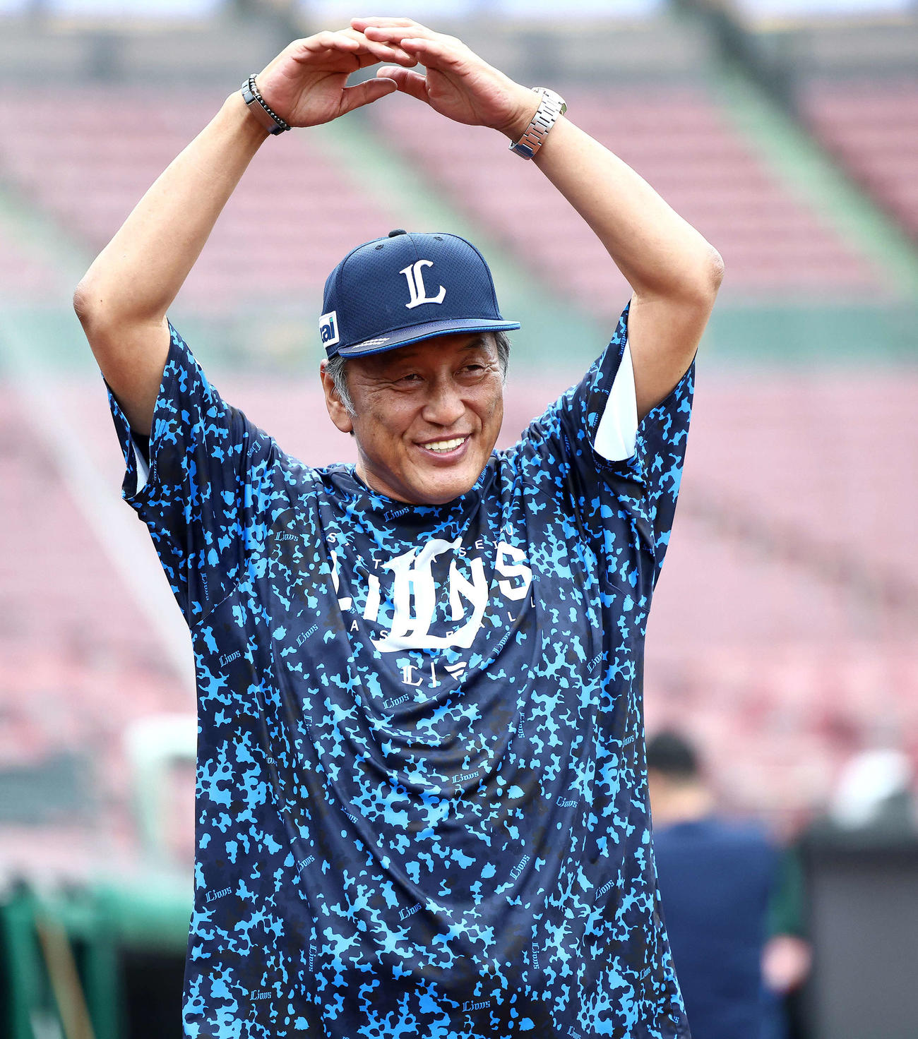 楽天対西武　試合前、笑顔を見せる西武渡辺監督代行（撮影・河田真司）