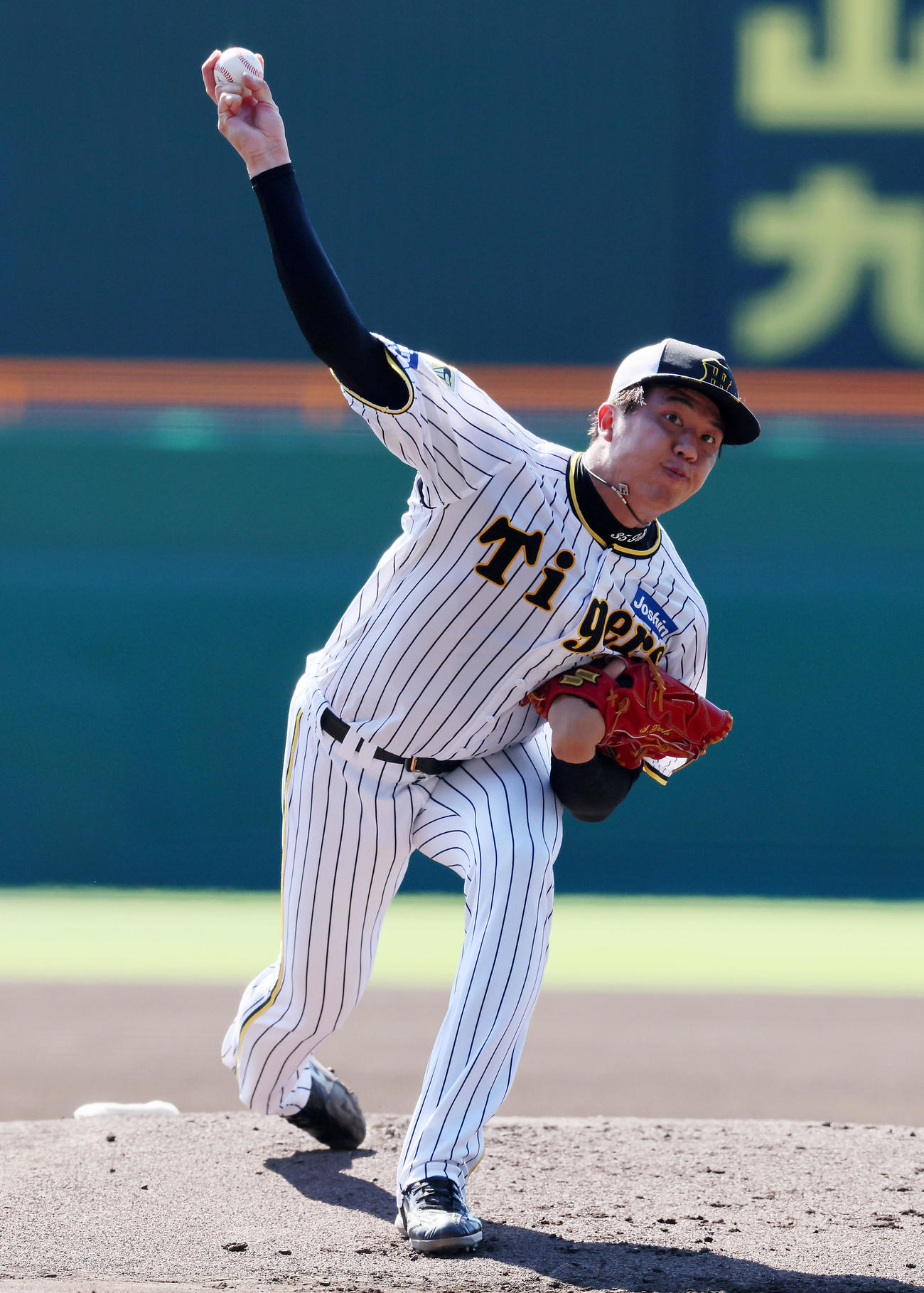 マウンドで投球練習を行った才木（撮影・加藤哉）