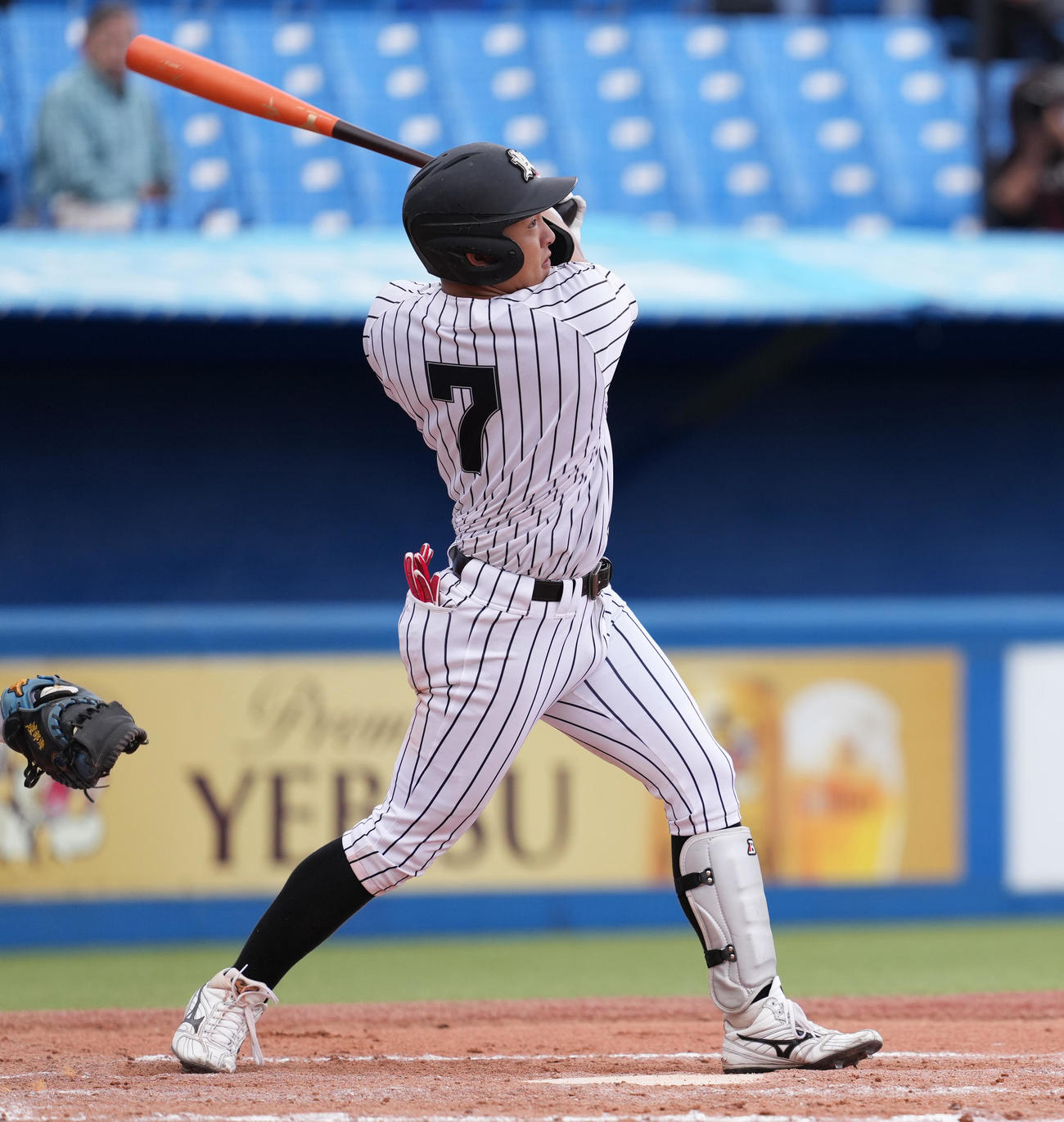 亜大対青学大　7回表亜大2死満塁、走者一掃の右適時二塁打を放つ笠松（撮影・鈴木みどり）