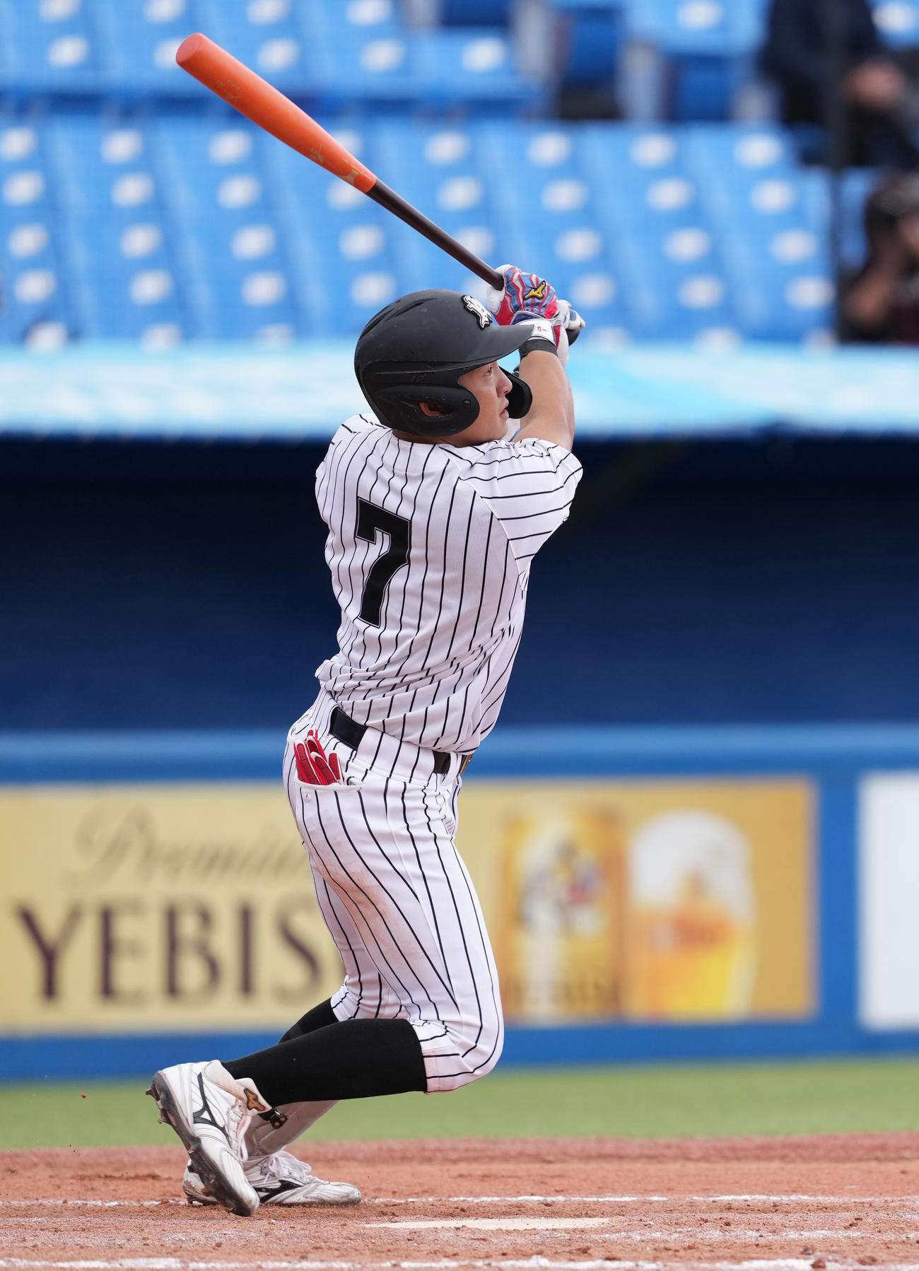 亜大対青学大　7回表亜大2死満塁、走者一掃の右適時二塁打を放つ笠松（撮影・鈴木みどり）