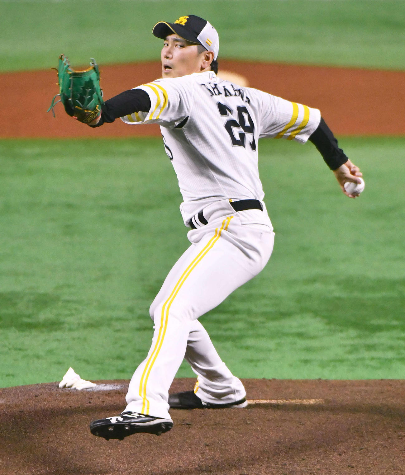 マウンドで投げ込む石川（撮影・岩下翔太）