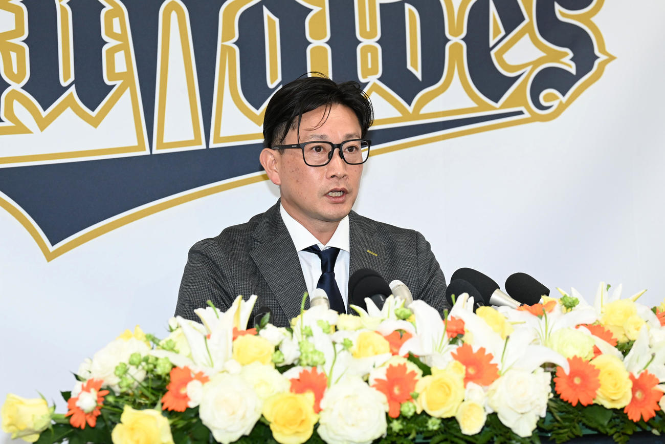 就任会見を行ったオリックス岸田監督（撮影・前岡正明）