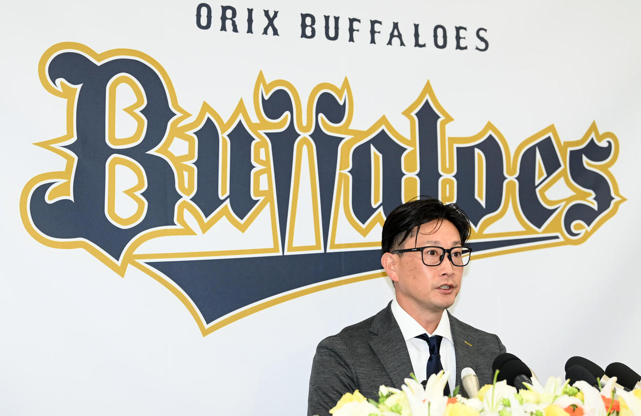 就任会見を行ったオリックス岸田監督（撮影・前岡正明）