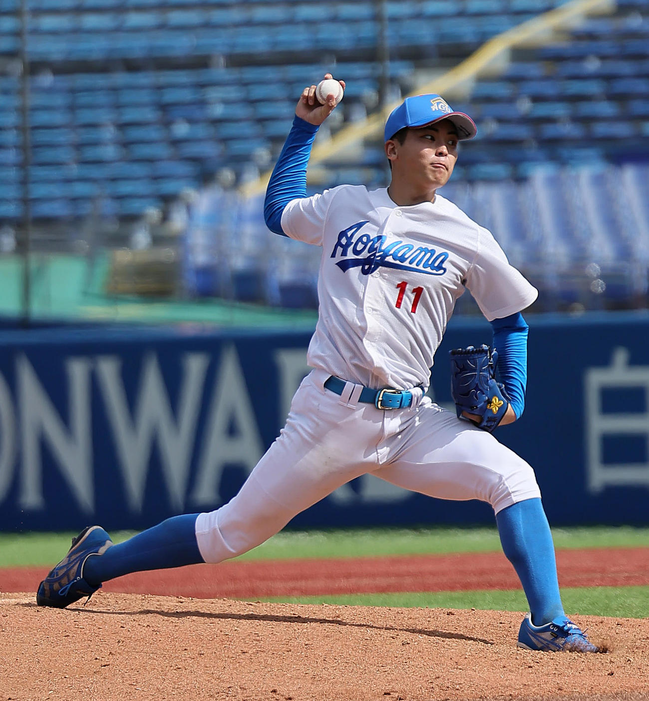 青学大対亜大　青学大先発の中西（撮影・足立雅史）