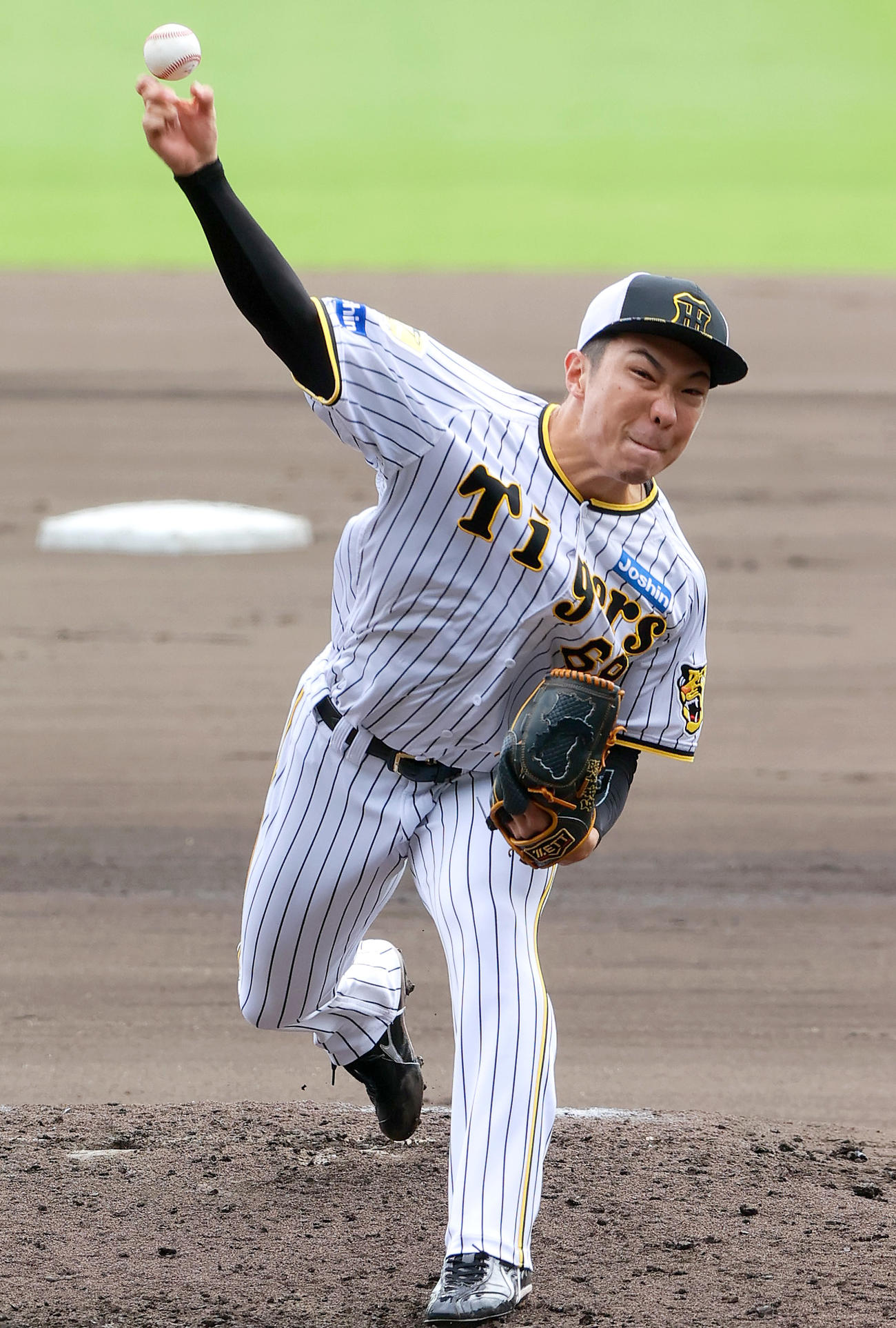 10月8日、シート打撃に登板する阪神石井
