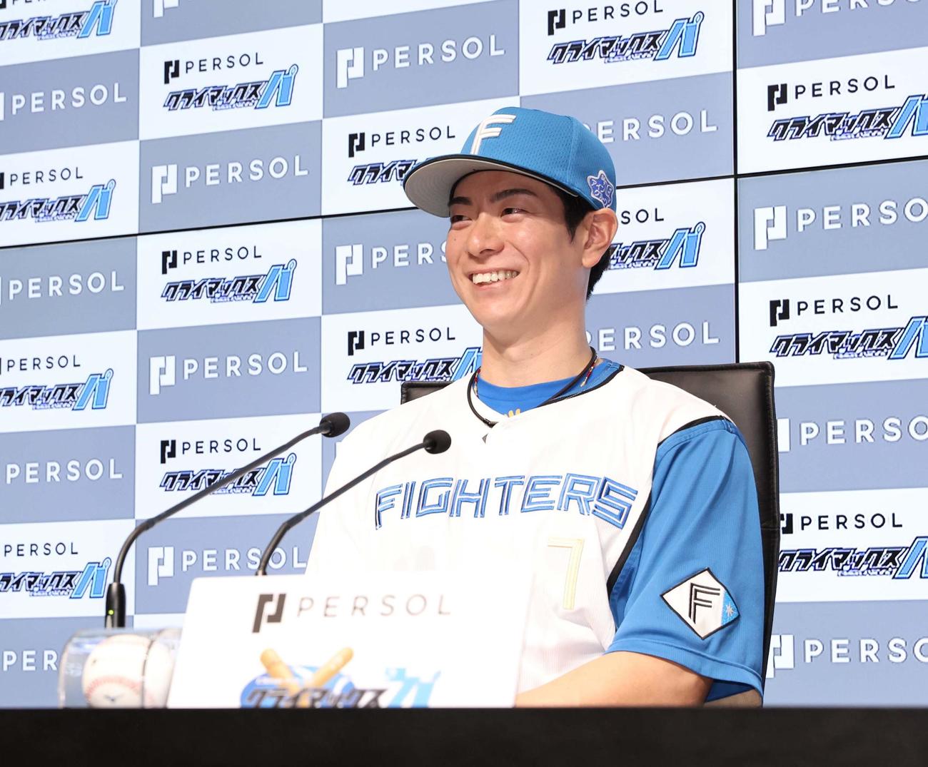 クライマックスシーリーズに向け会見で話す日本ハム松本剛（撮影・黒川智章）
