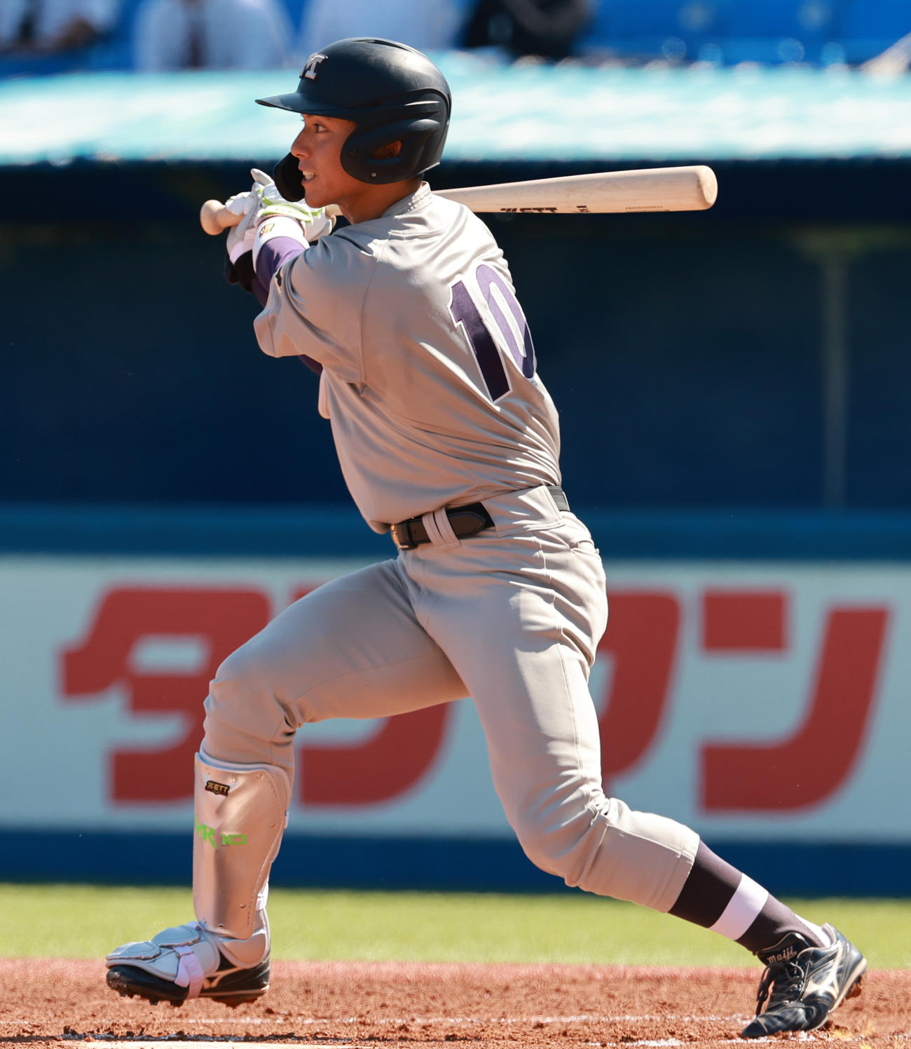 明大対立大　1回表明大1死二塁、中前先制適時打を放つ宗山（撮影・野上伸悟）