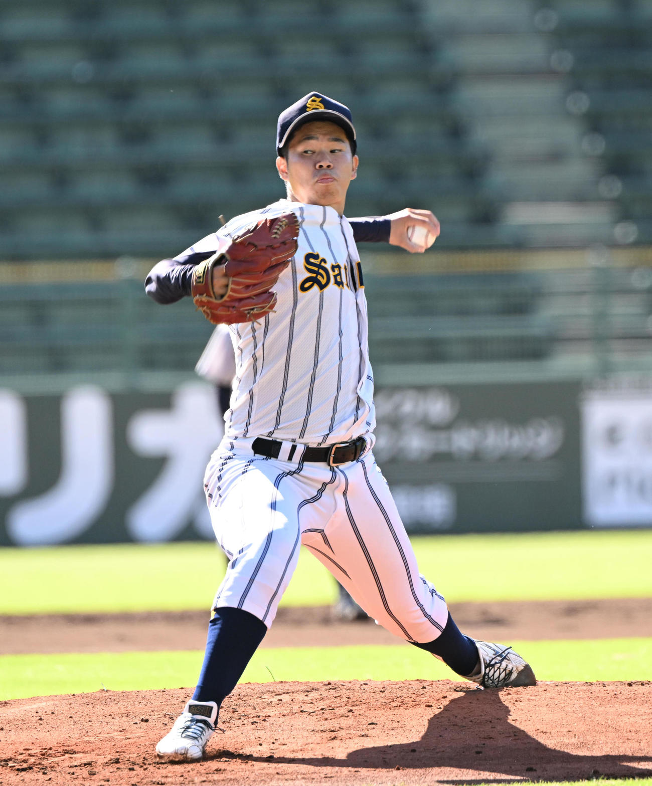 大産大対天理大　先発する大産大・久留野（撮影・和賀正仁）